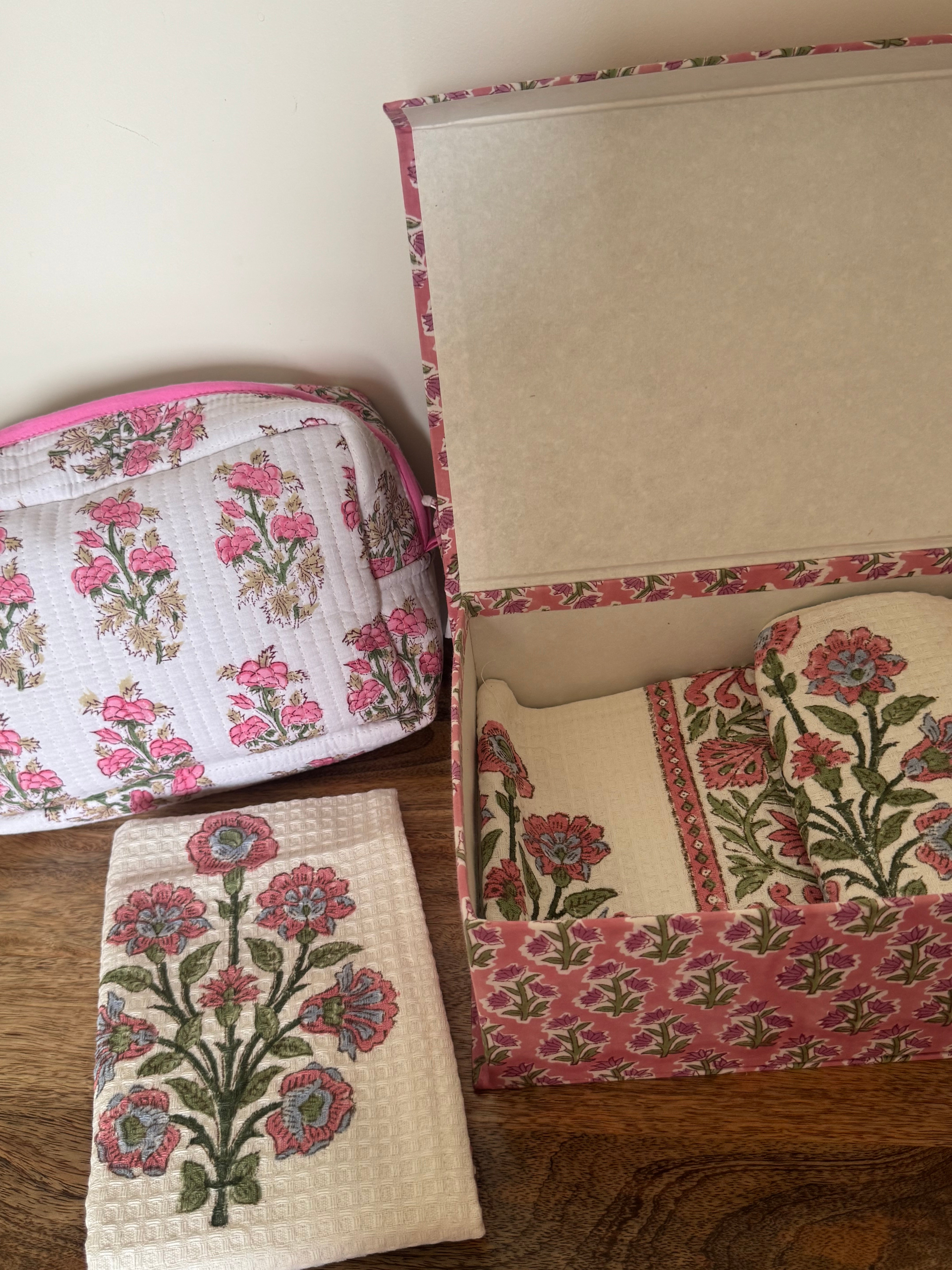 HANDBLOCK PRINTED GIFT BOX - BATH LINEN & TRAVEL POUCH