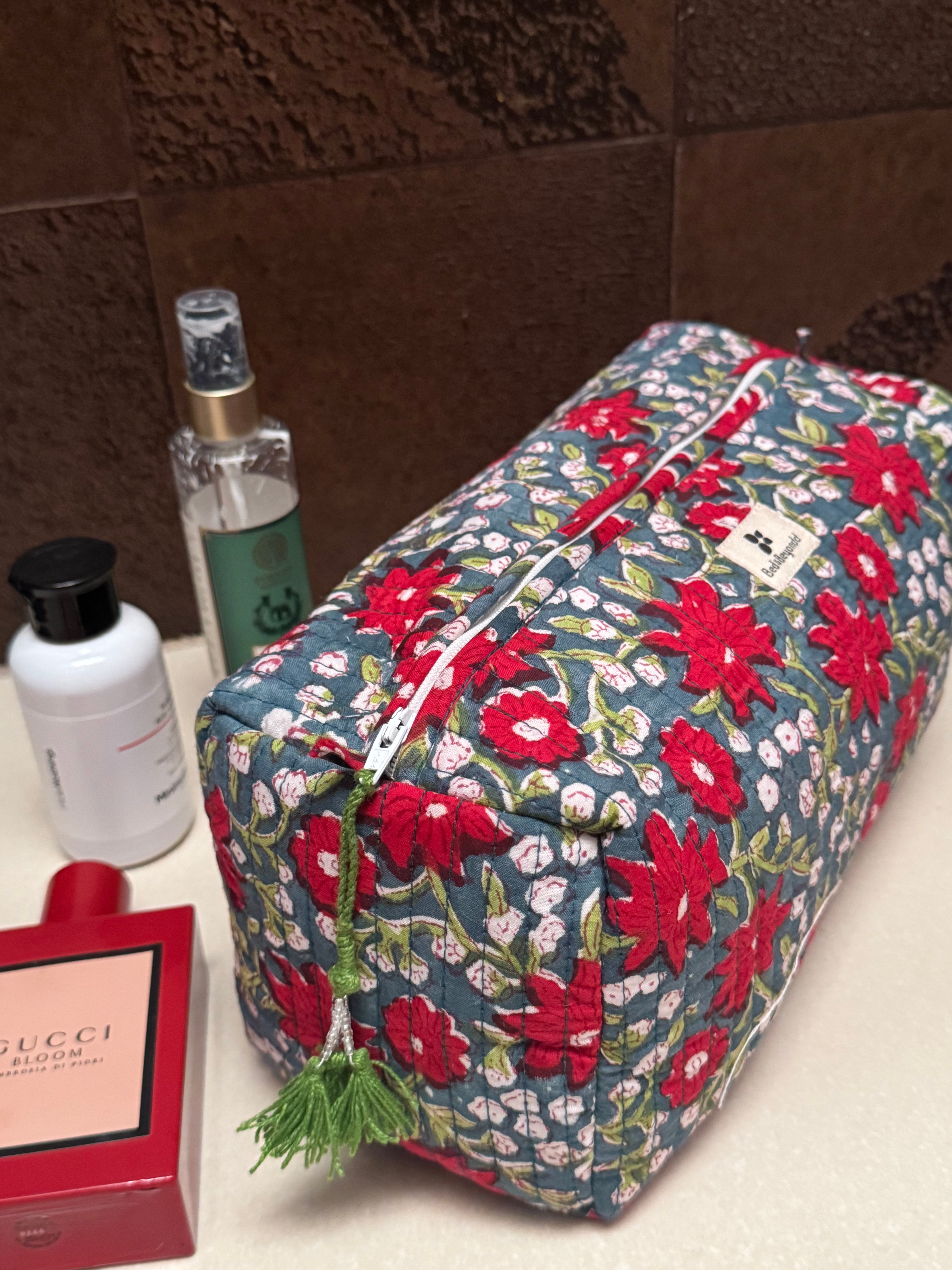 MULTI PURPOSE TOILETRY BAG