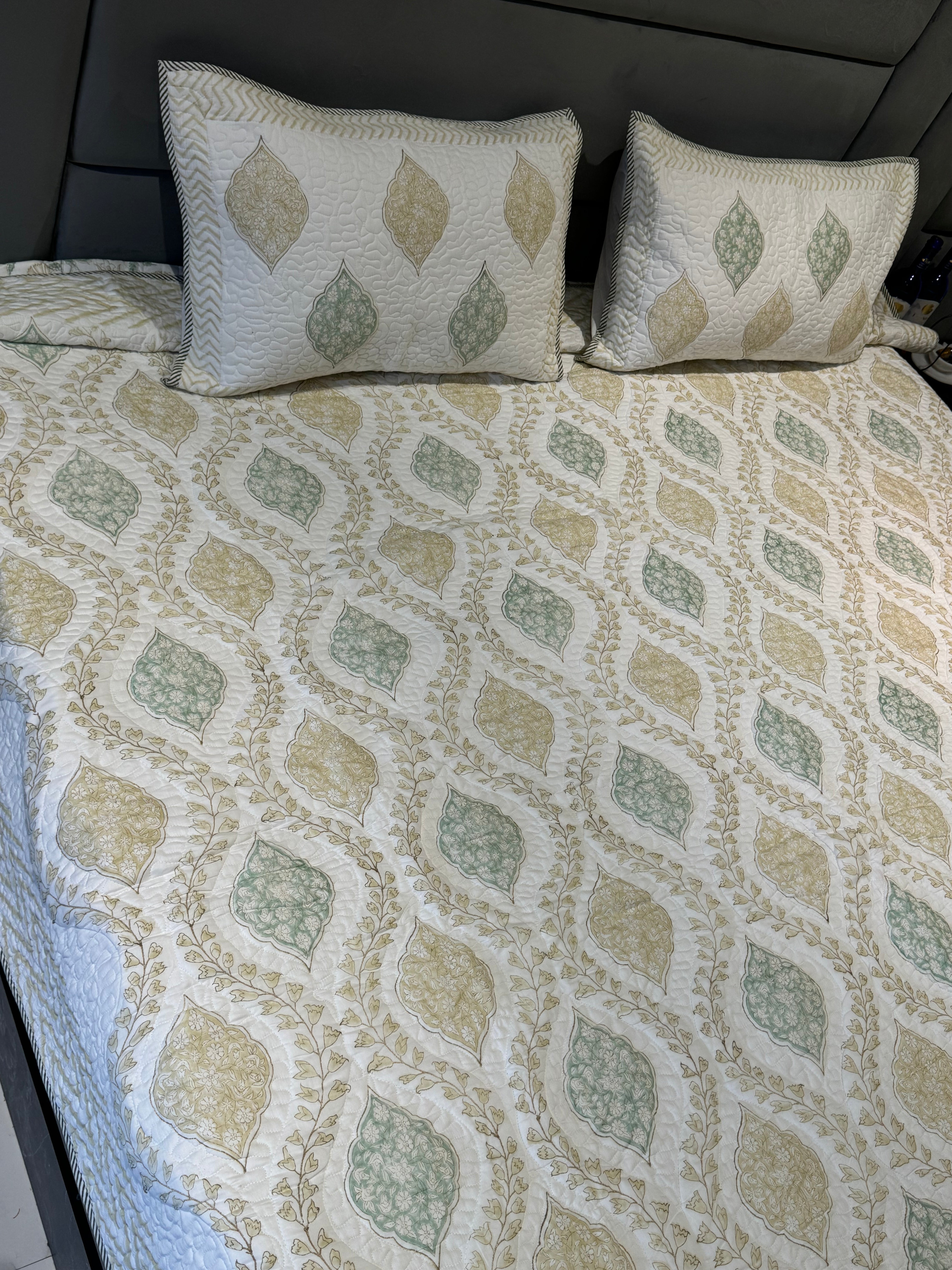 REVERSIBLE TRIPLE ANJANA JAAL IN PASTEL COLOR HANDBLOCK PRINTED QUILTED BEDCOVER