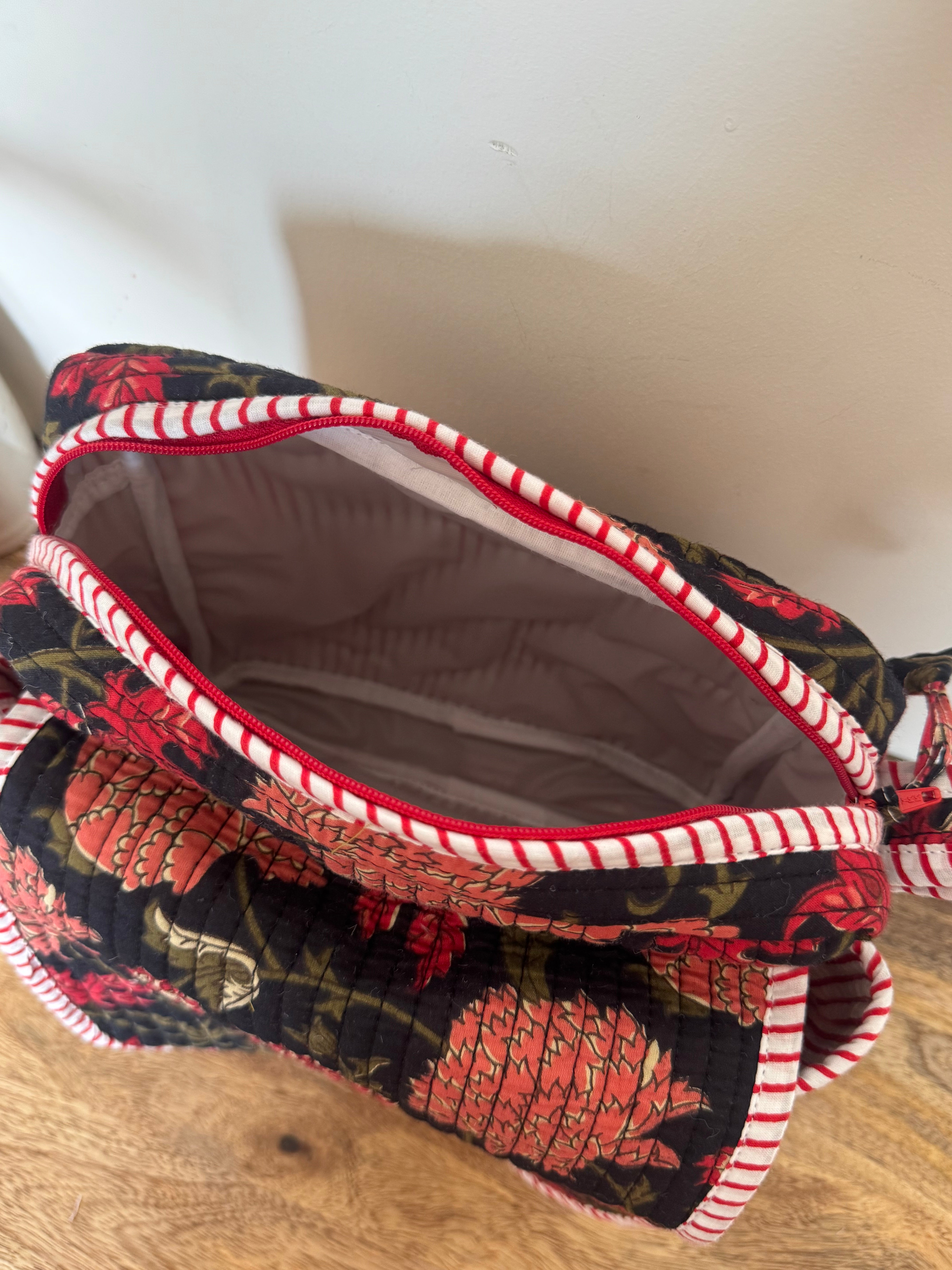 MAKEUP-ON-THE-GO/ DIAPER CHANGING BAG