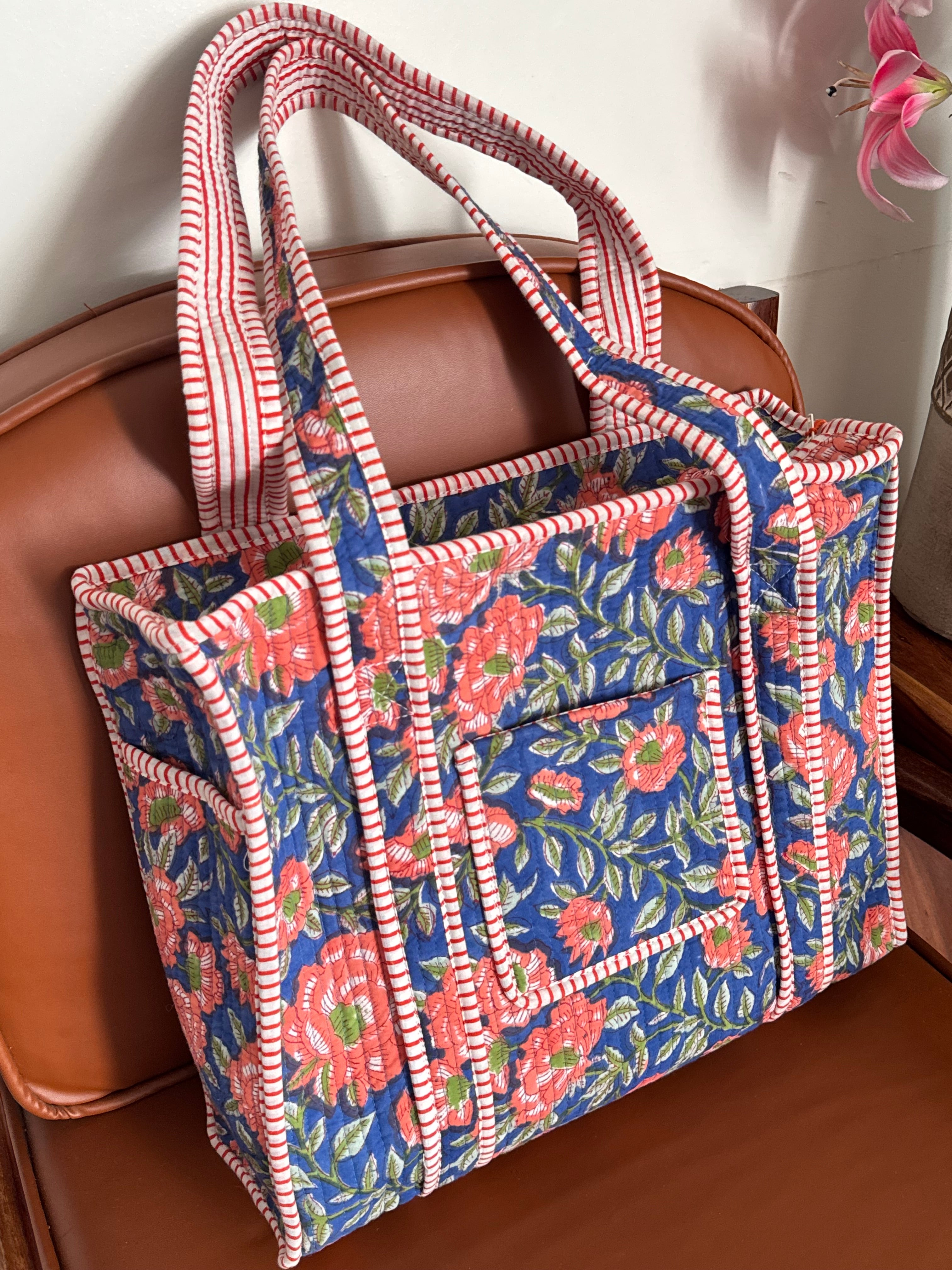 MEDIUM TOTE BAG WITH THREE POCKETS