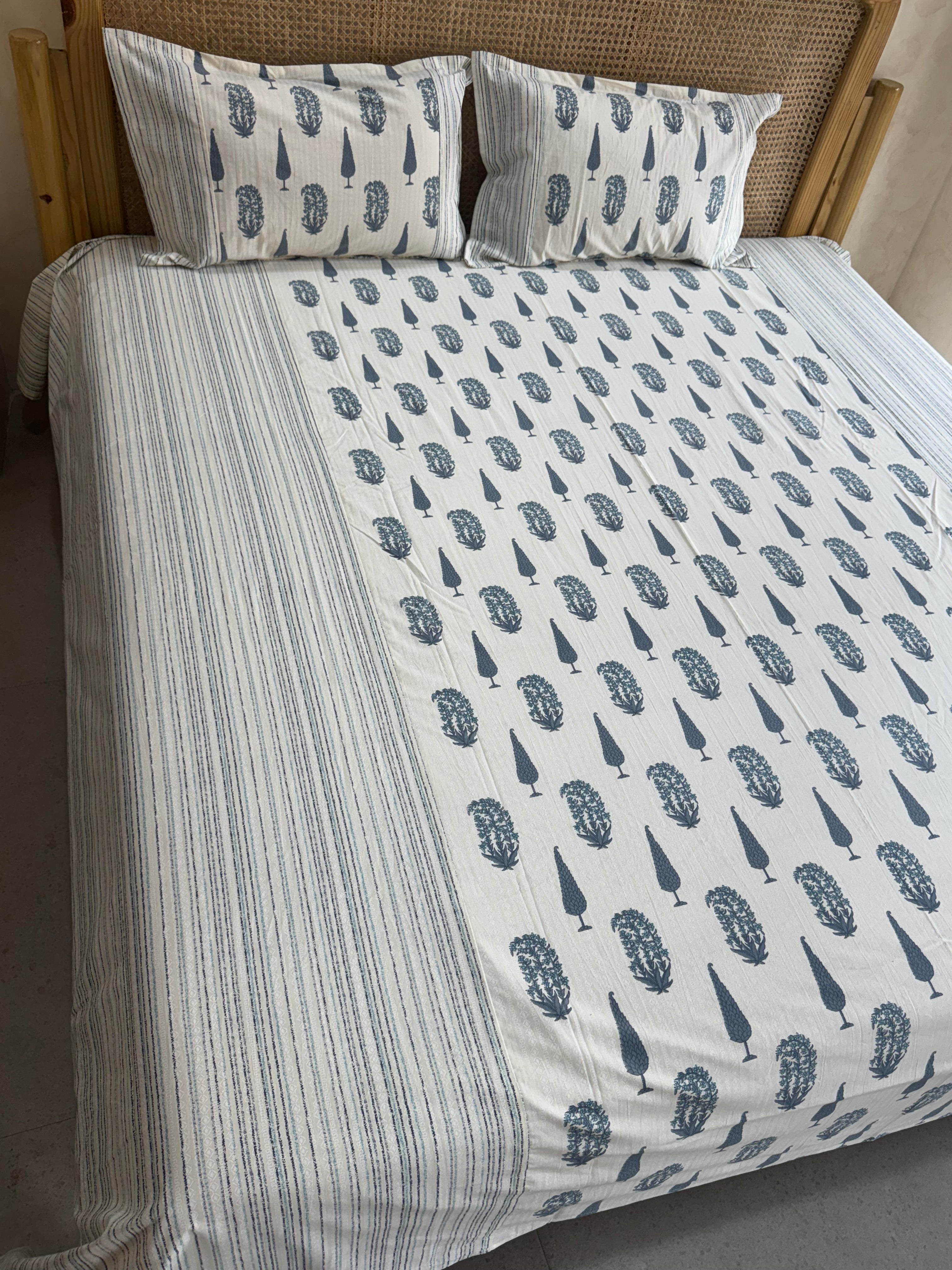 KANAK BEDSHEET WITH TWO PILLOW CASES
