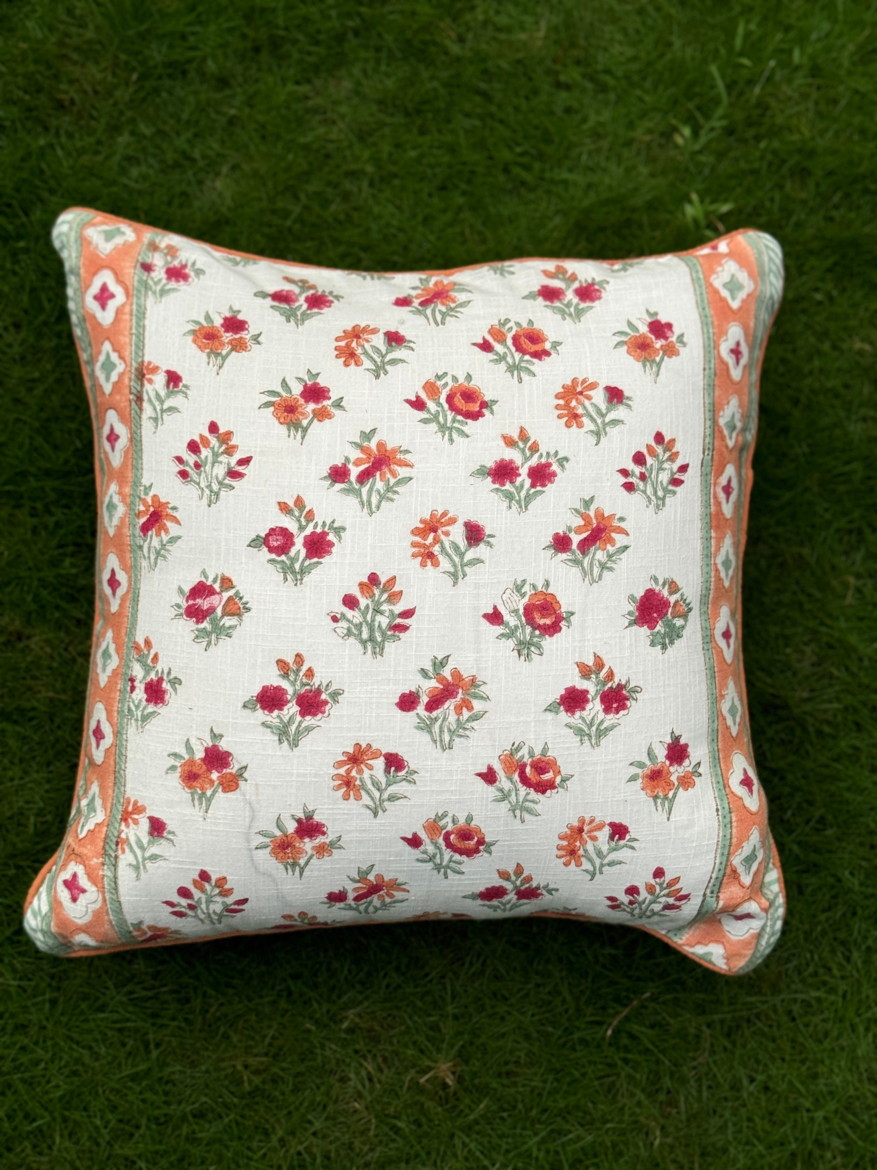 A PAIR OF HANDBLOCK PRINTED 16*16 INCHES CUSHION COVER