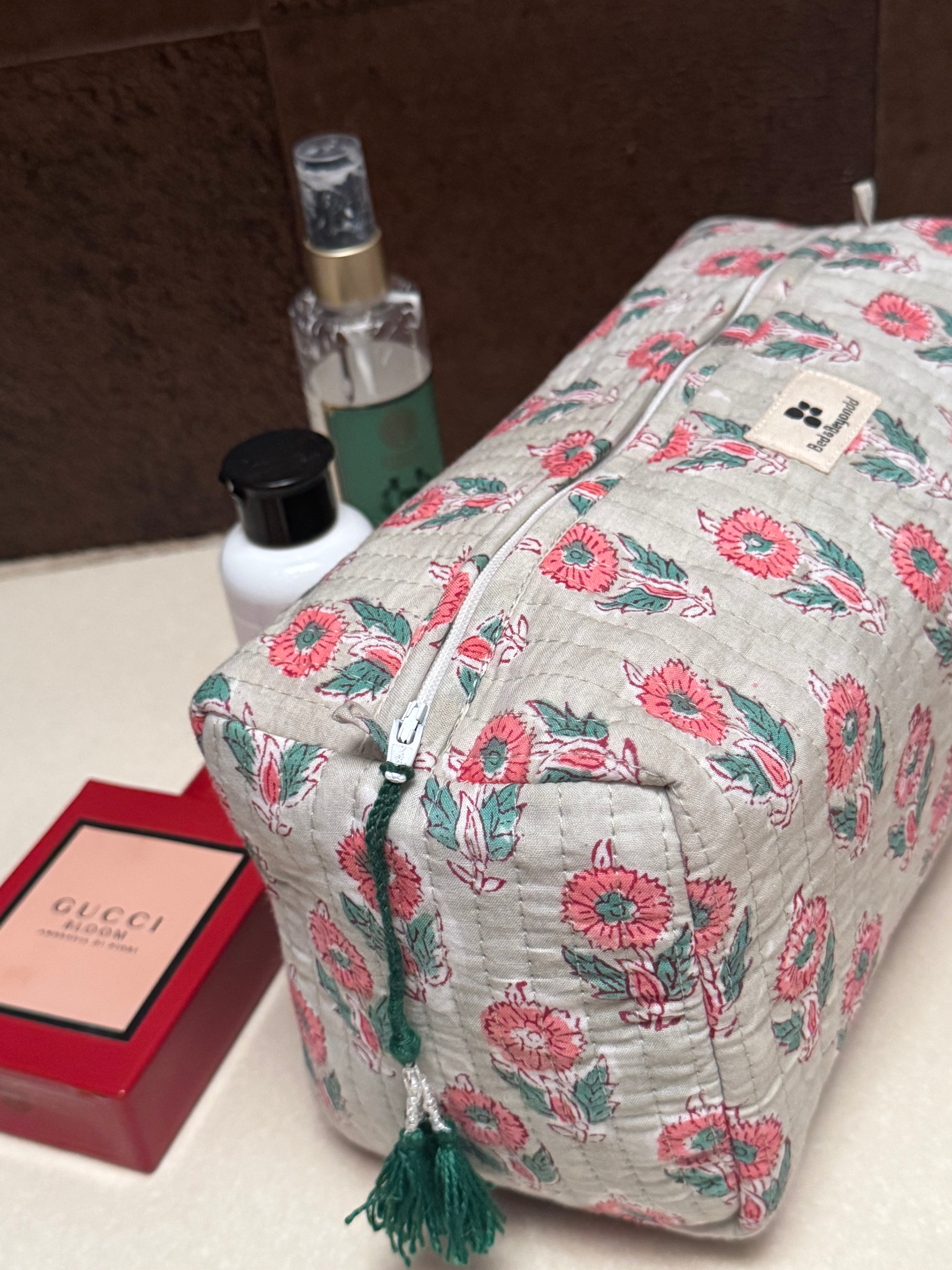 MULTI PURPOSE TOILETRY BAG