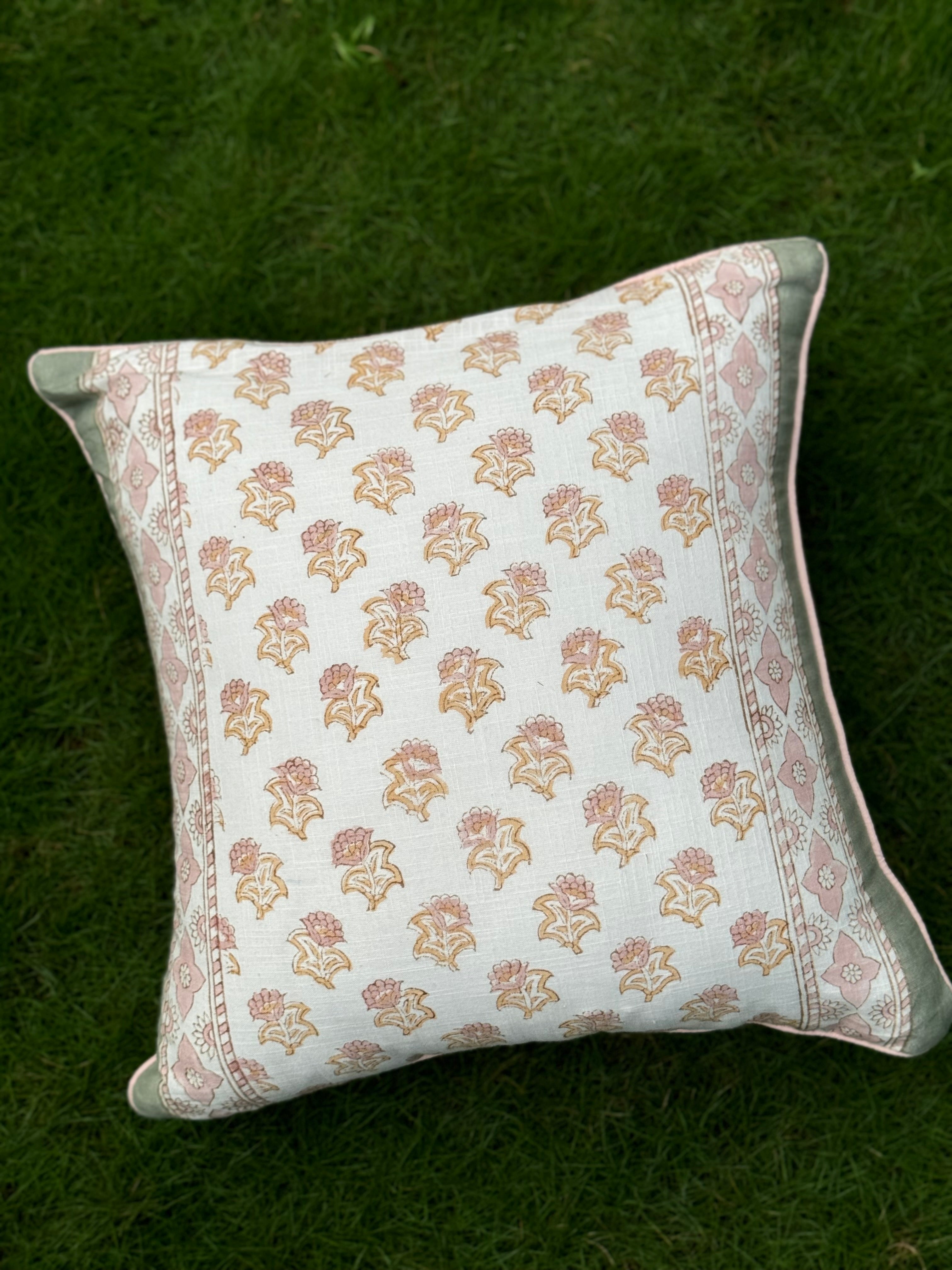 A PAIR OF HANDBLOCK PRINTED 16*16 INCHES CUSHION COVER