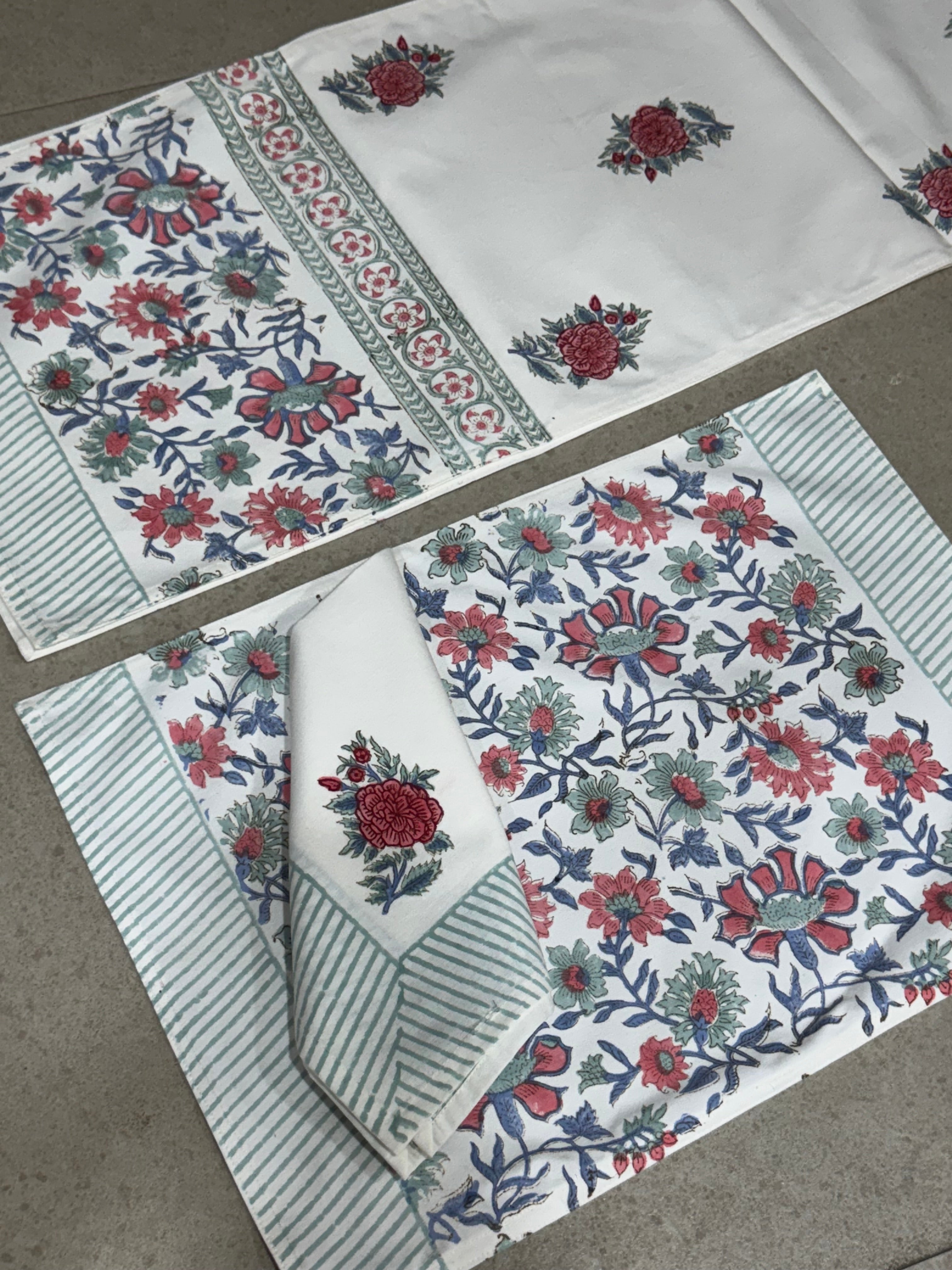 SIX SEATER TABLE RUNNER , SIX MATS AND SIX NAPKIN SET