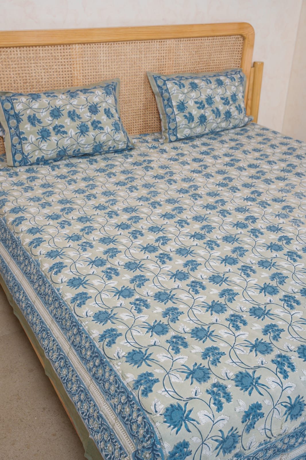 FESTIVE HANDBLOCK PRINTED BEDSHEET WITH 2 REVERSIBLE PILLOW COVERS