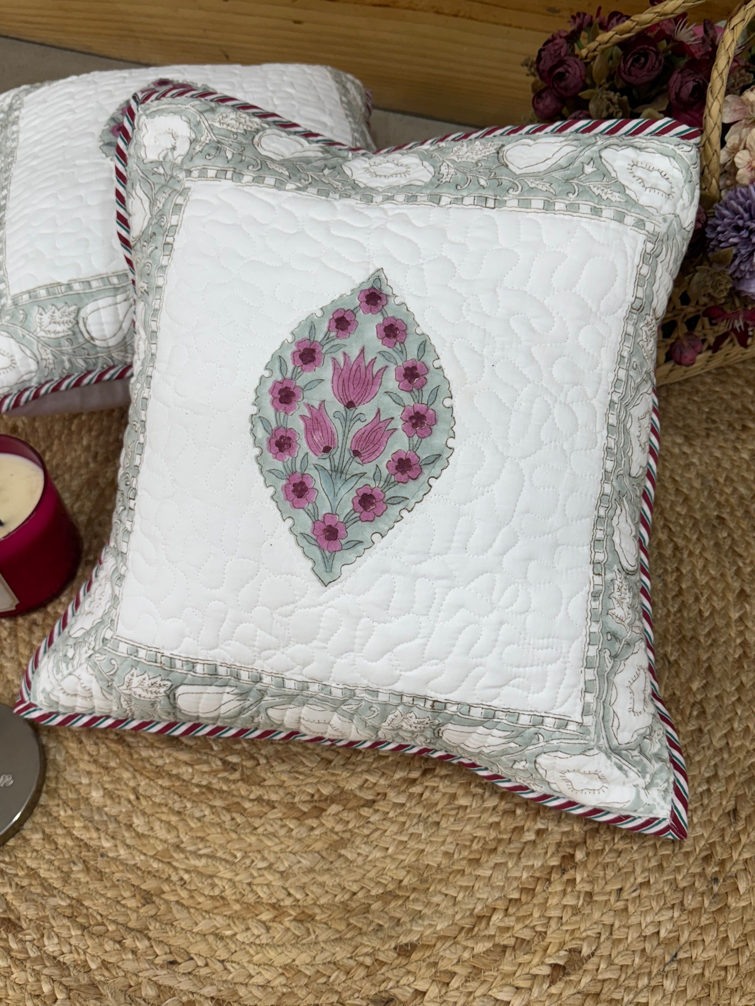 A PAIR OF QUILTED HANDBLOCK PRINTED 16*16 INCHES CUSHION