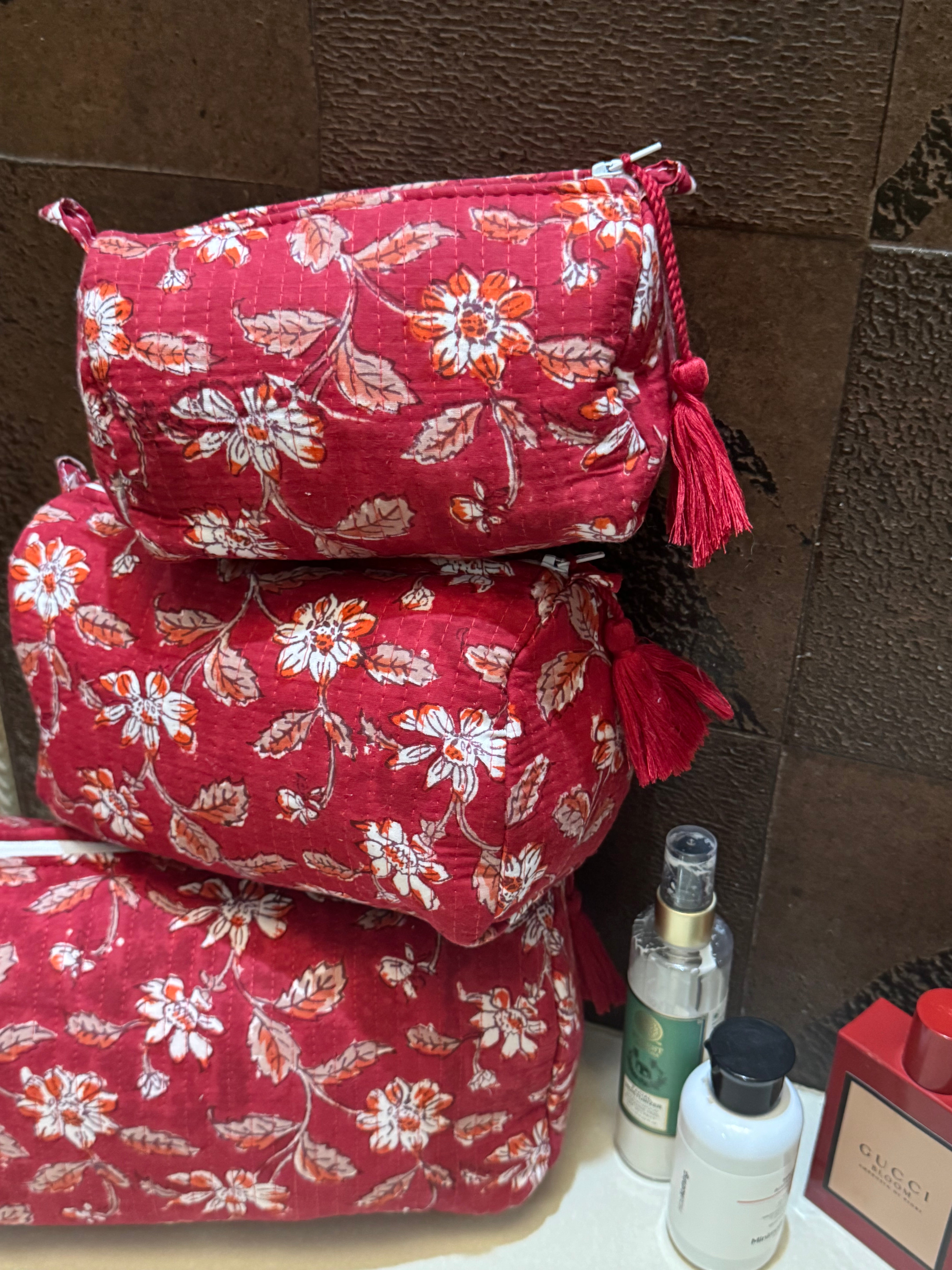 SET OF THREE MULTI PURPOSE TOILETRY BAGS