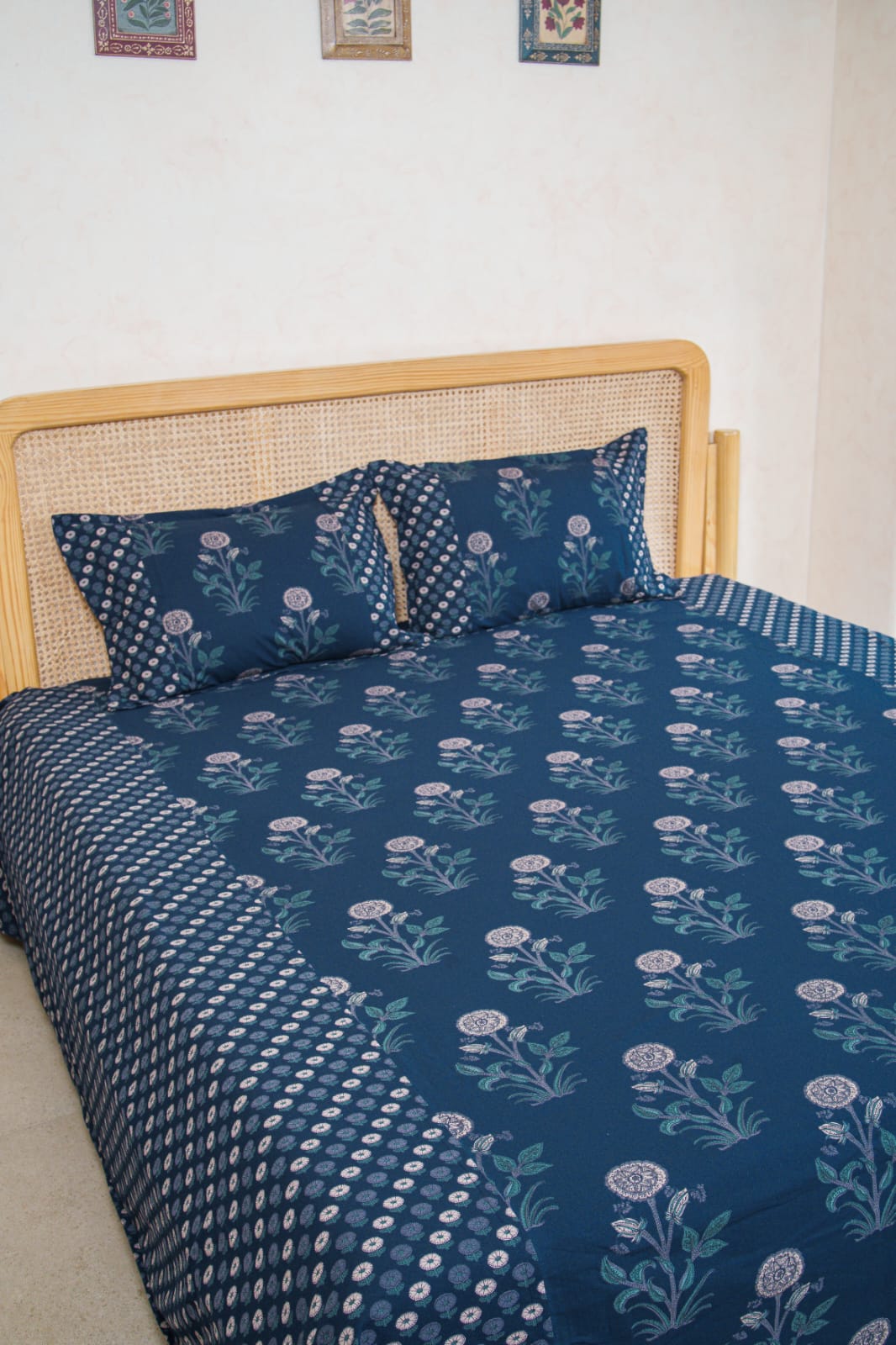 KANAK BEDSHEET WITH TWO PILLOW CASES