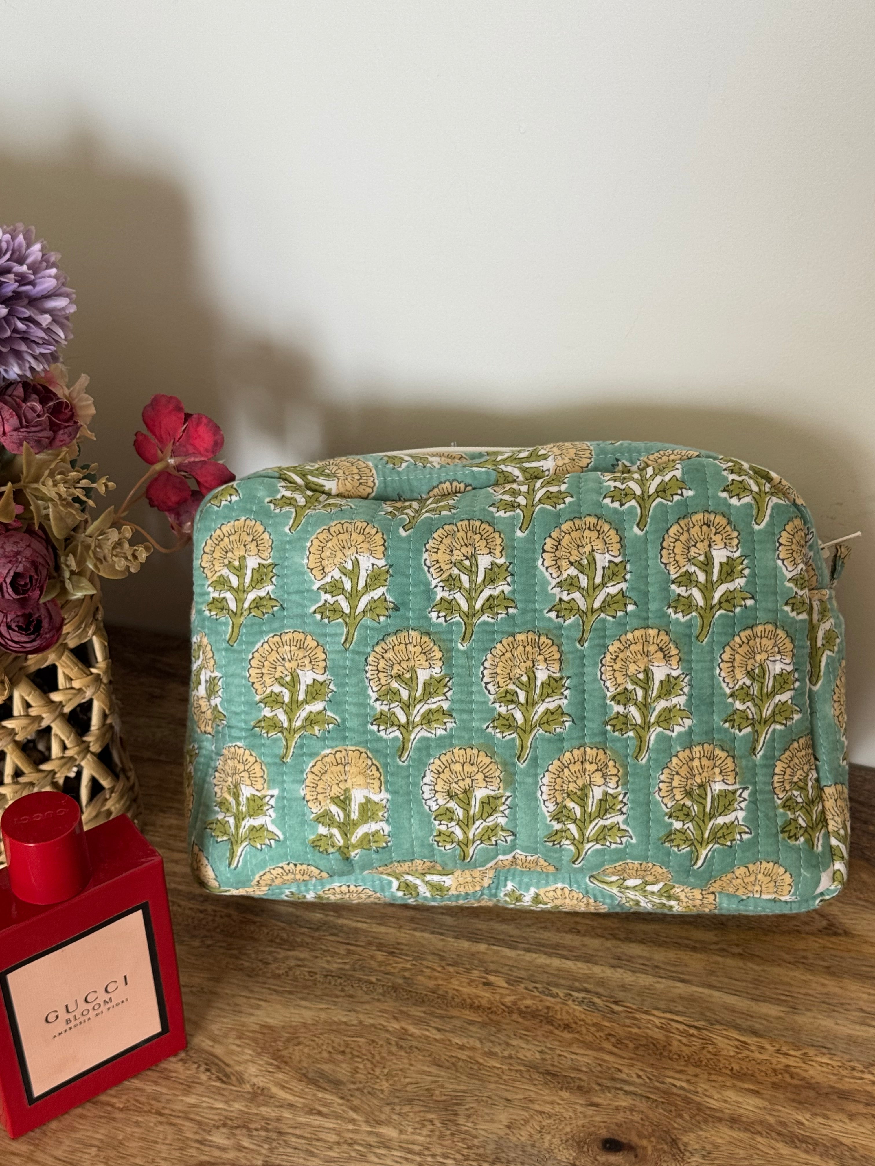 MULTI PURPOSE TOILETRY BAG