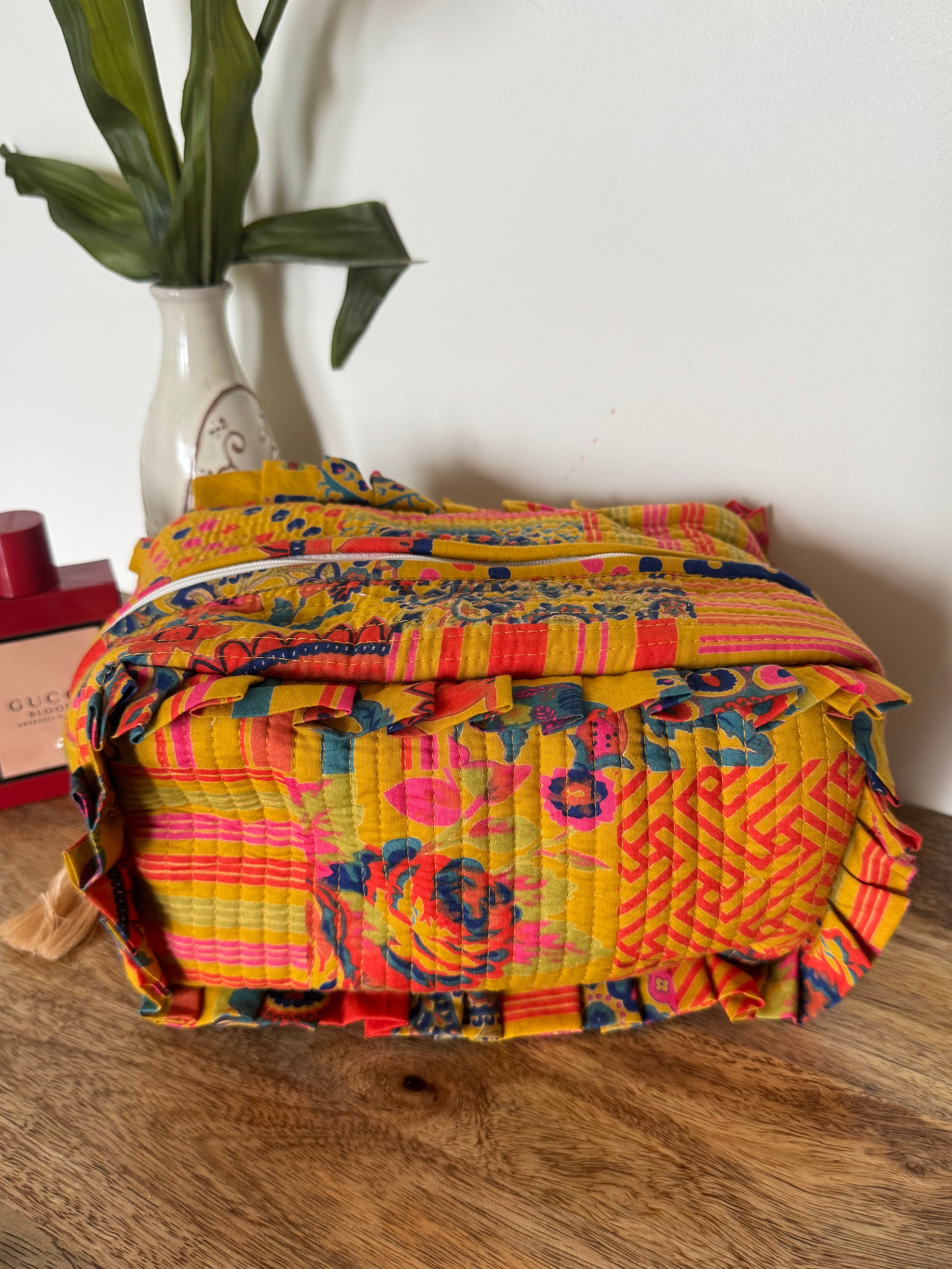 FRILL TOILETRY BAG