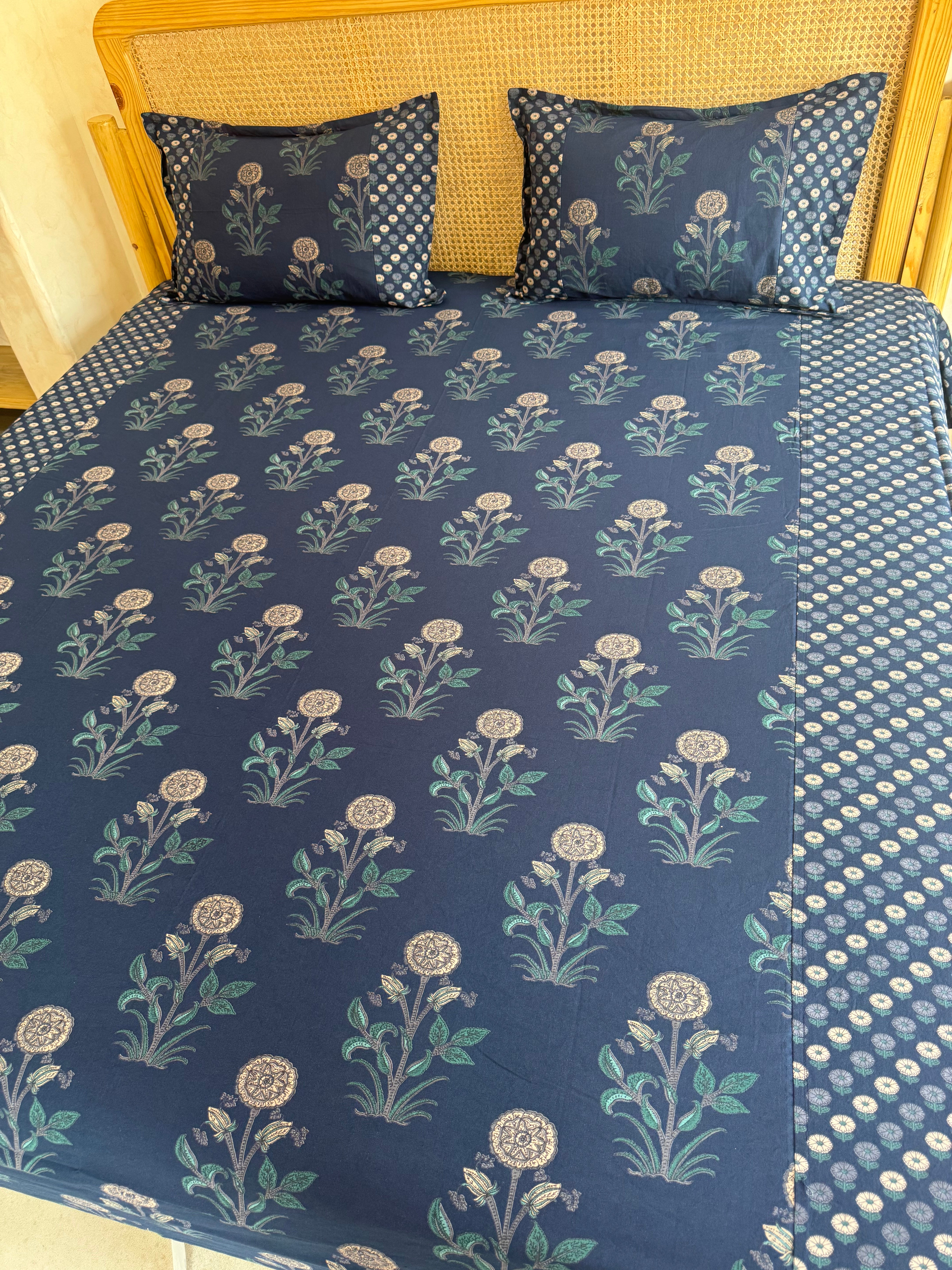 KANAK BEDSHEET WITH TWO PILLOW CASES
