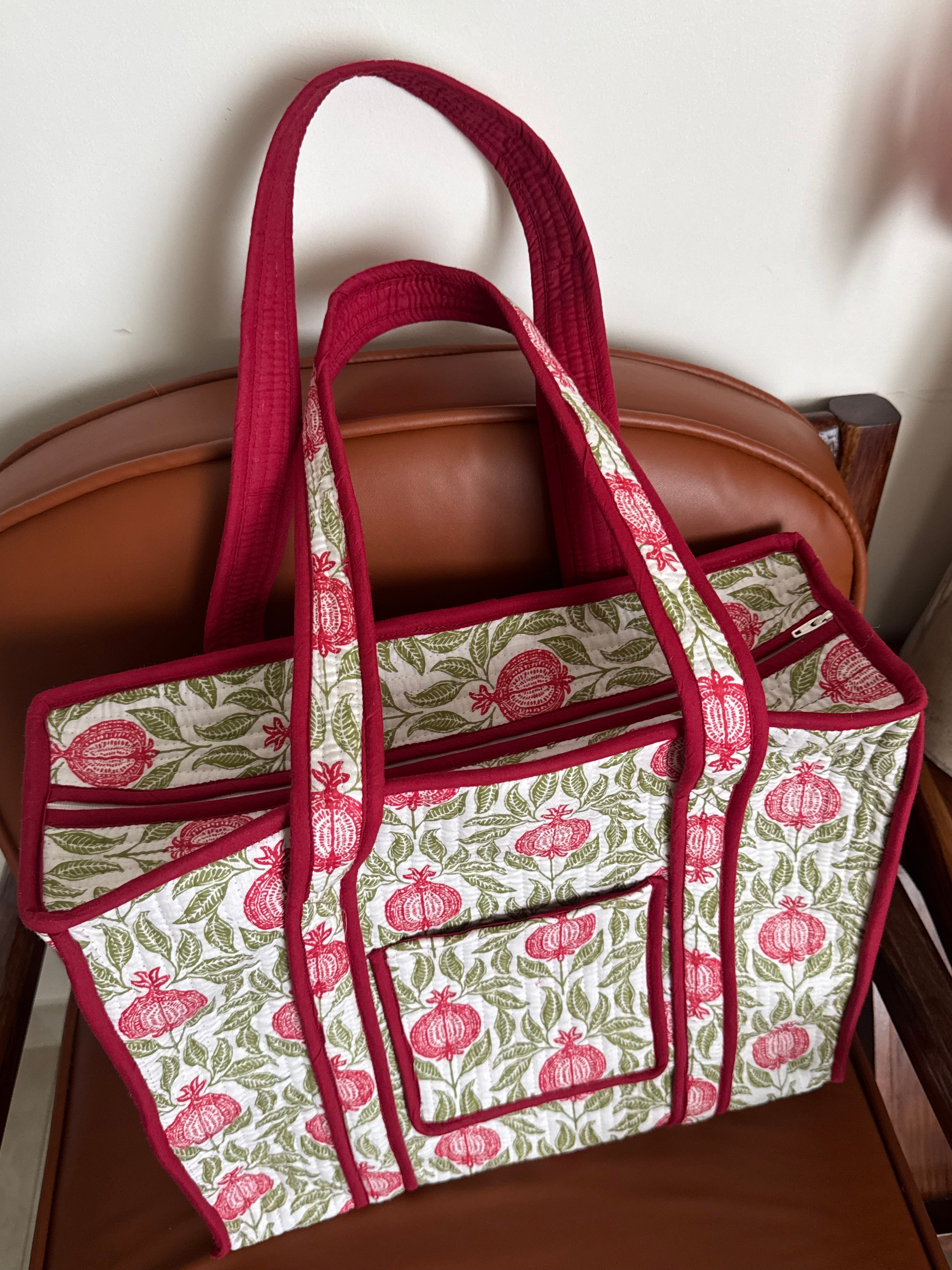 MEDIUM TOTE BAG WITH THREE POCKETS
