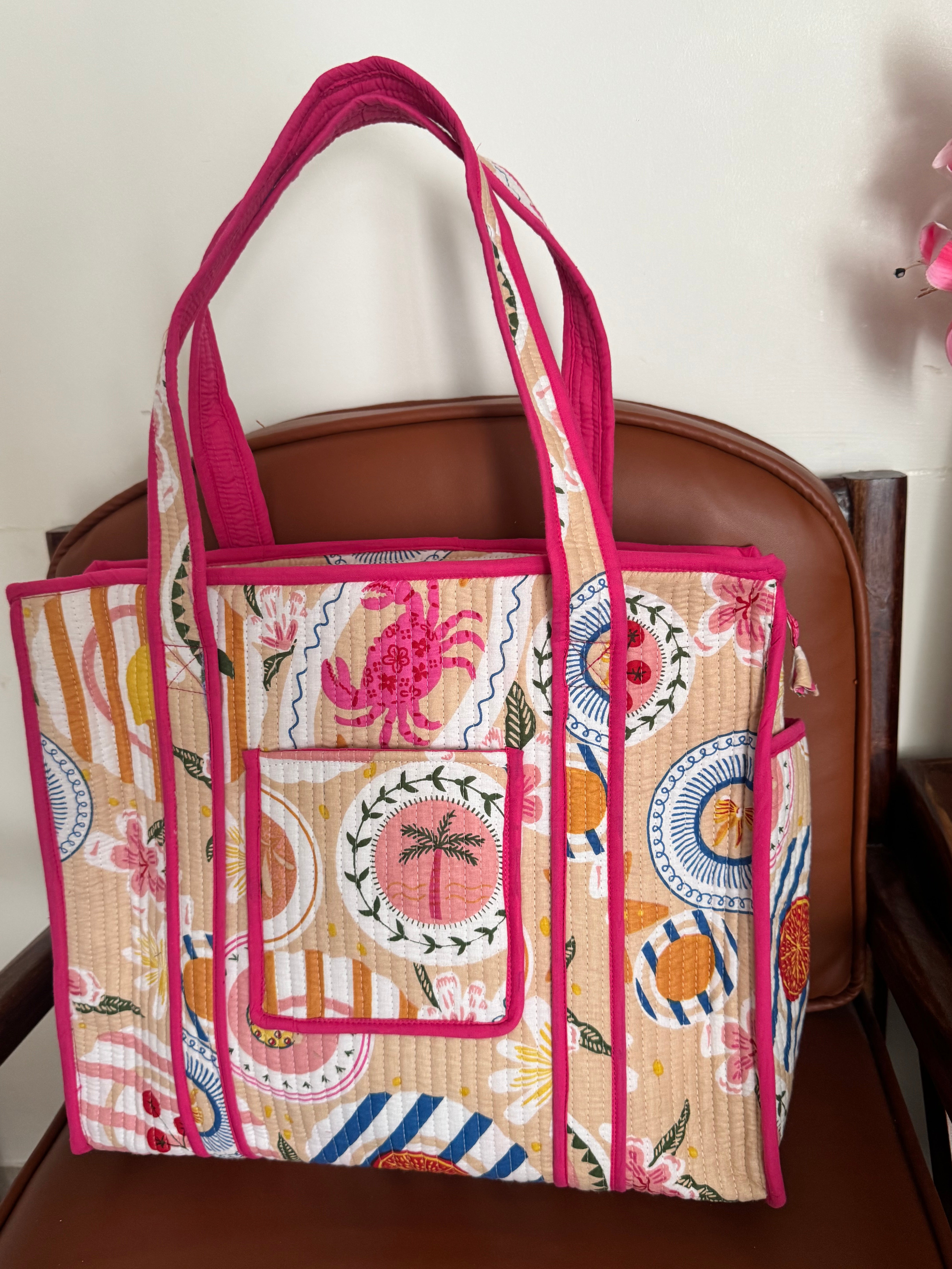 MEDIUM TOTE BAG WITH THREE POCKETS