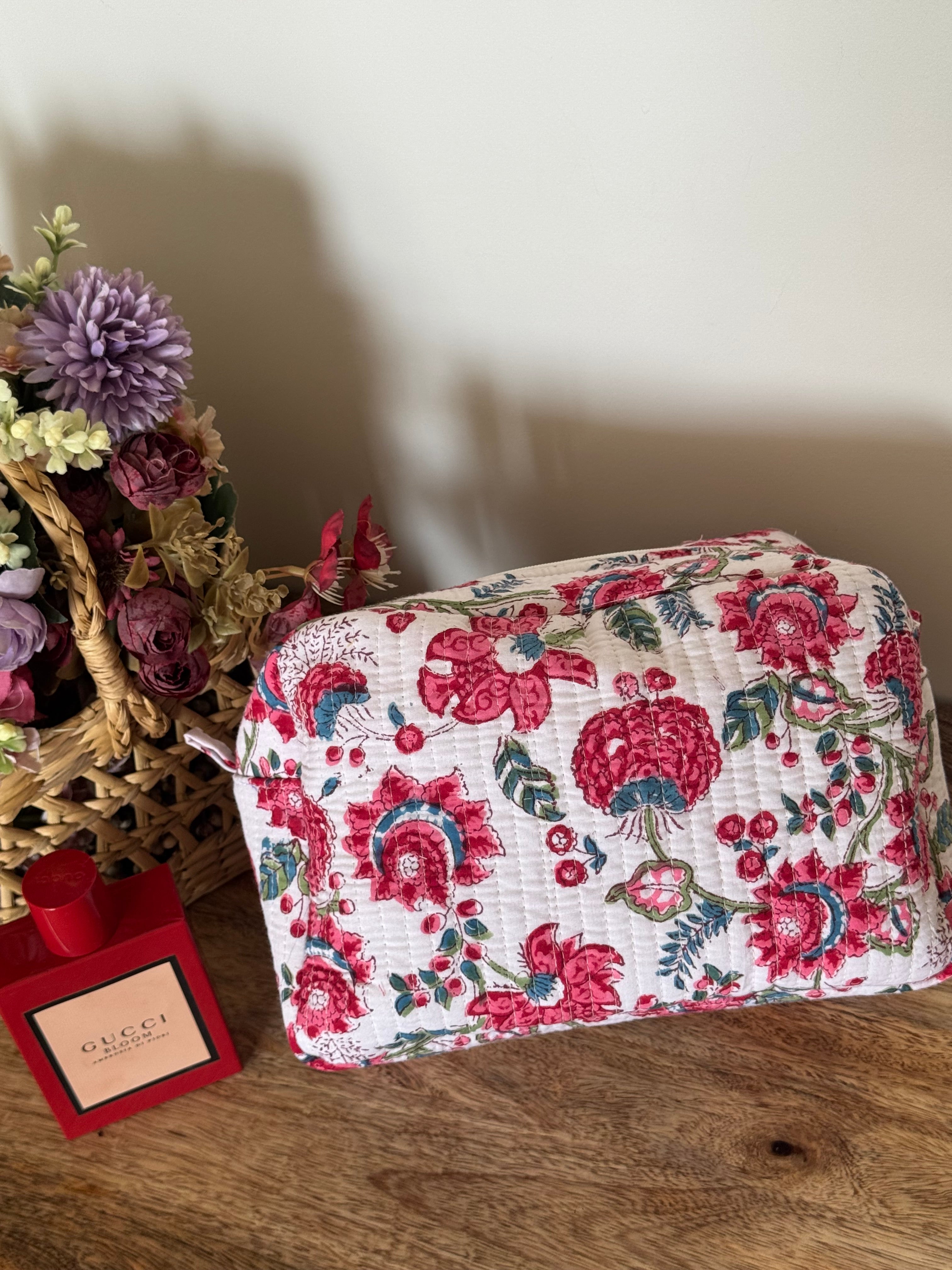 MULTI PURPOSE TOILETRY BAG