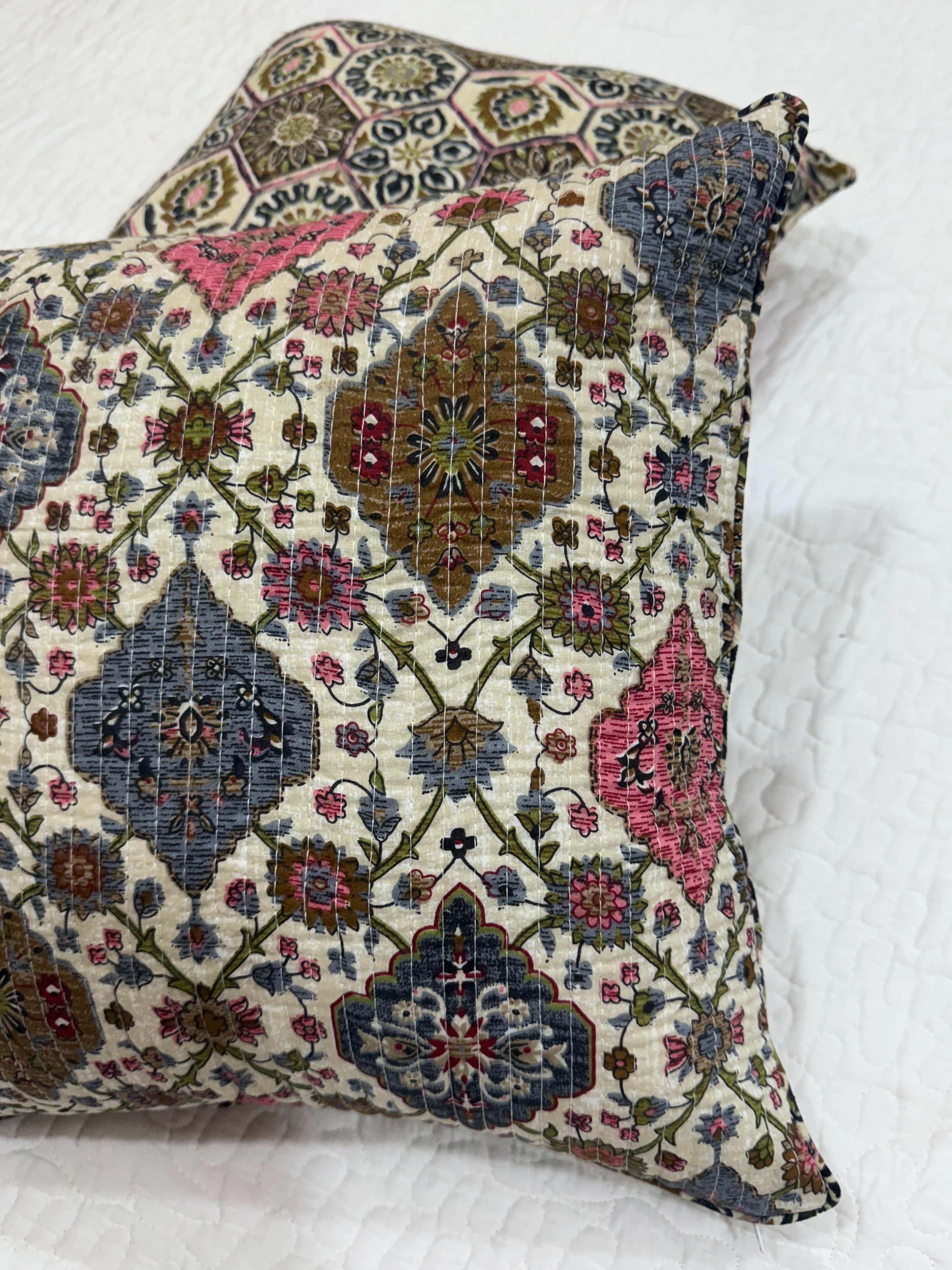 KANAK - SINGLE PIECE QUILTED 16 BY 16 INCHES CUSHION COVER