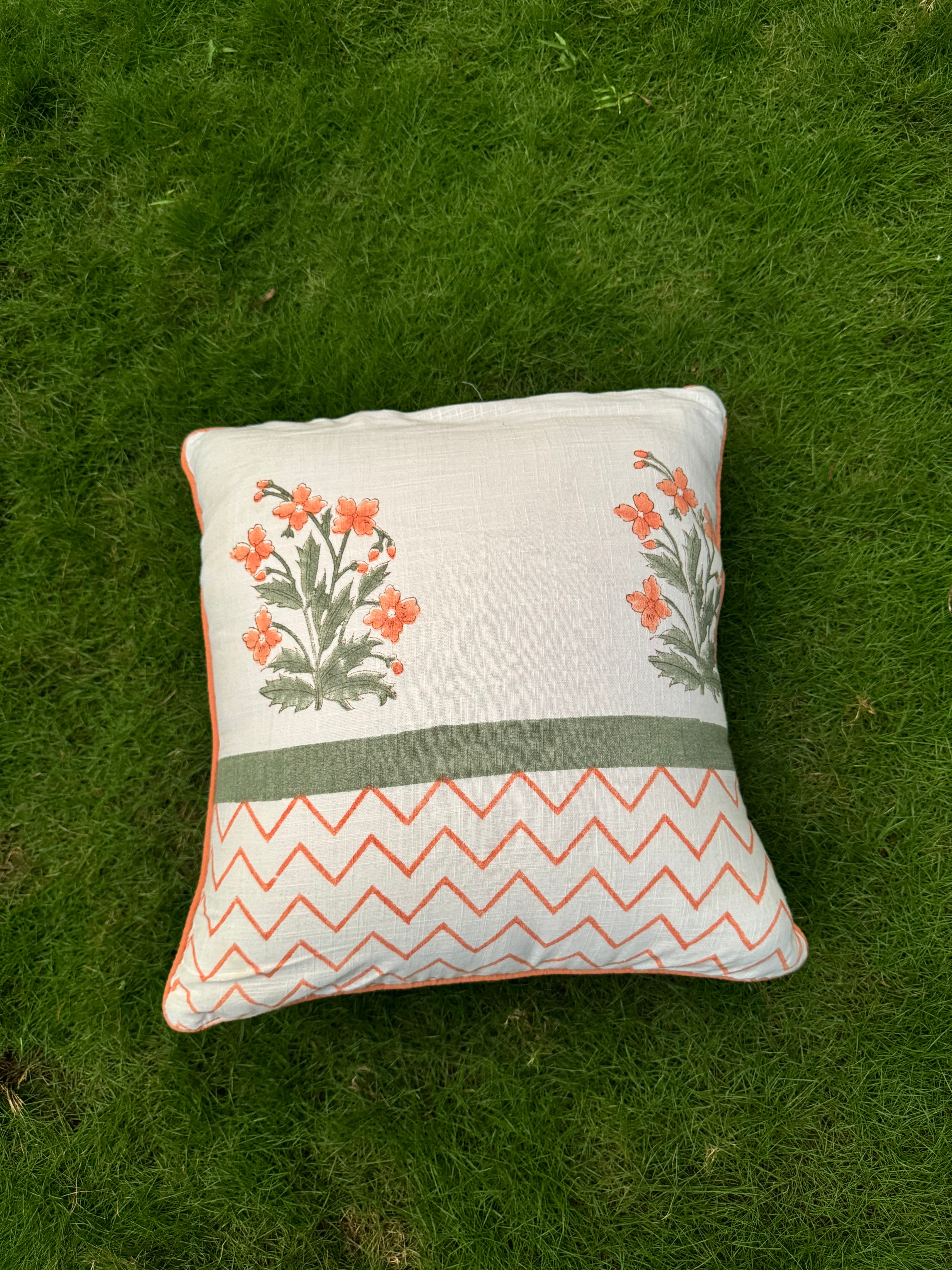 A PAIR OF HANDBLOCK PRINTED 16*16 INCHES CUSHION COVER