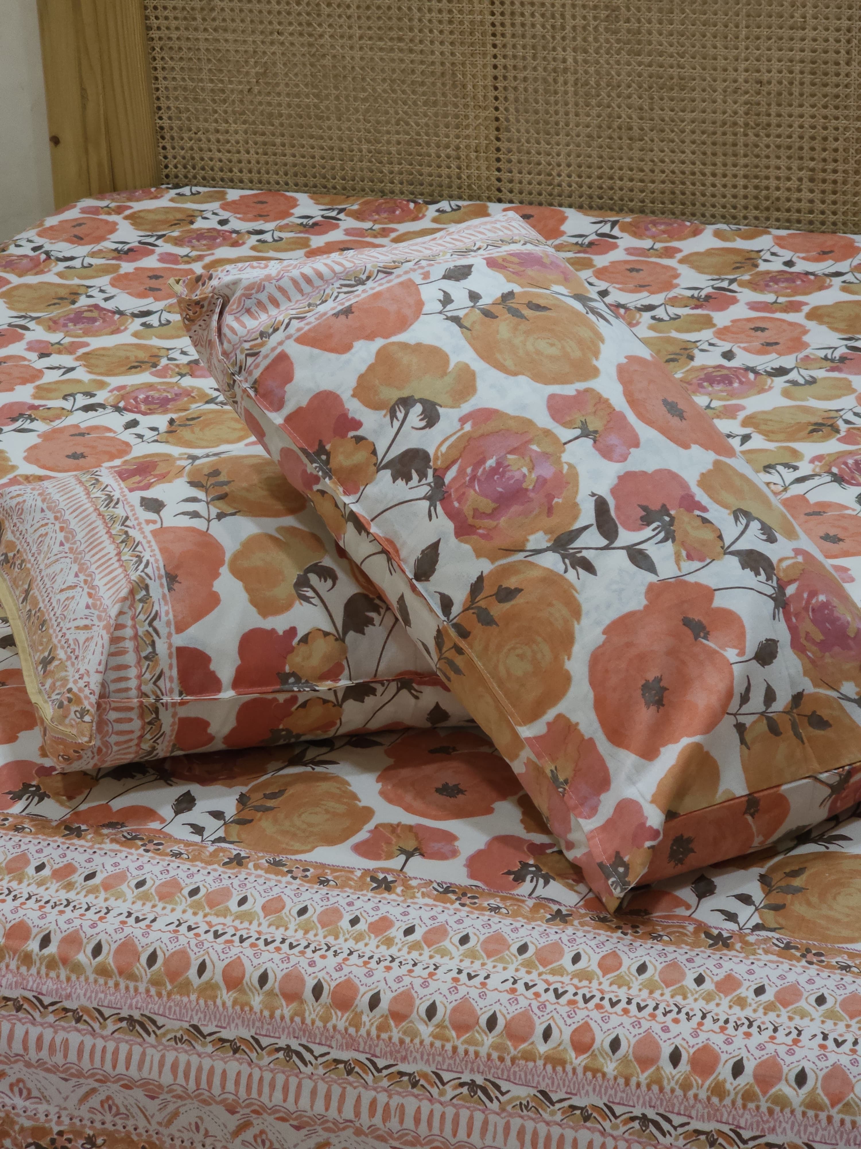 RANGREZ BEDSHEET WITH TWO REVERSIBLE PILLOW COVERS