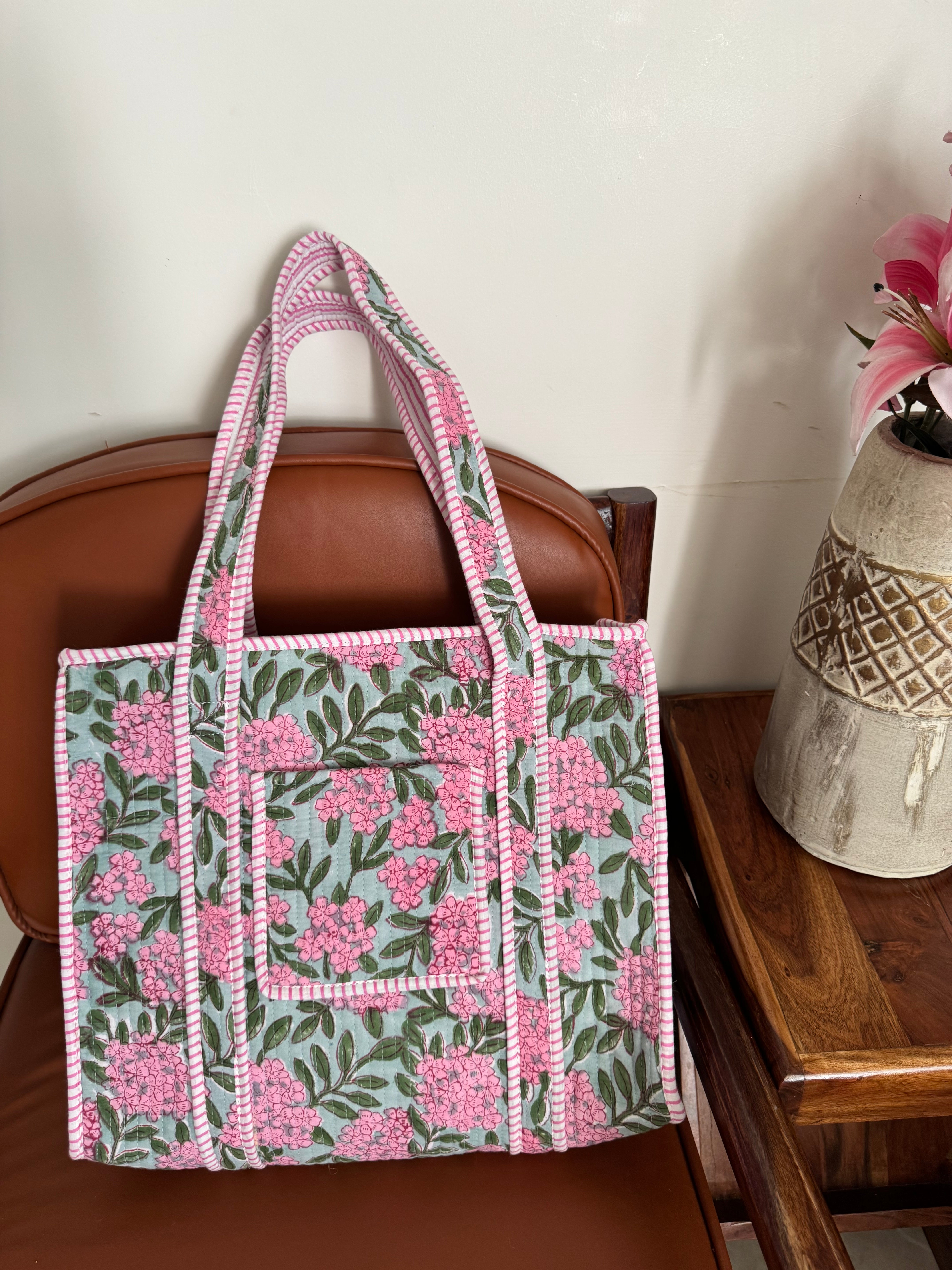 MEDIUM TOTE BAG WITH THREE POCKETS