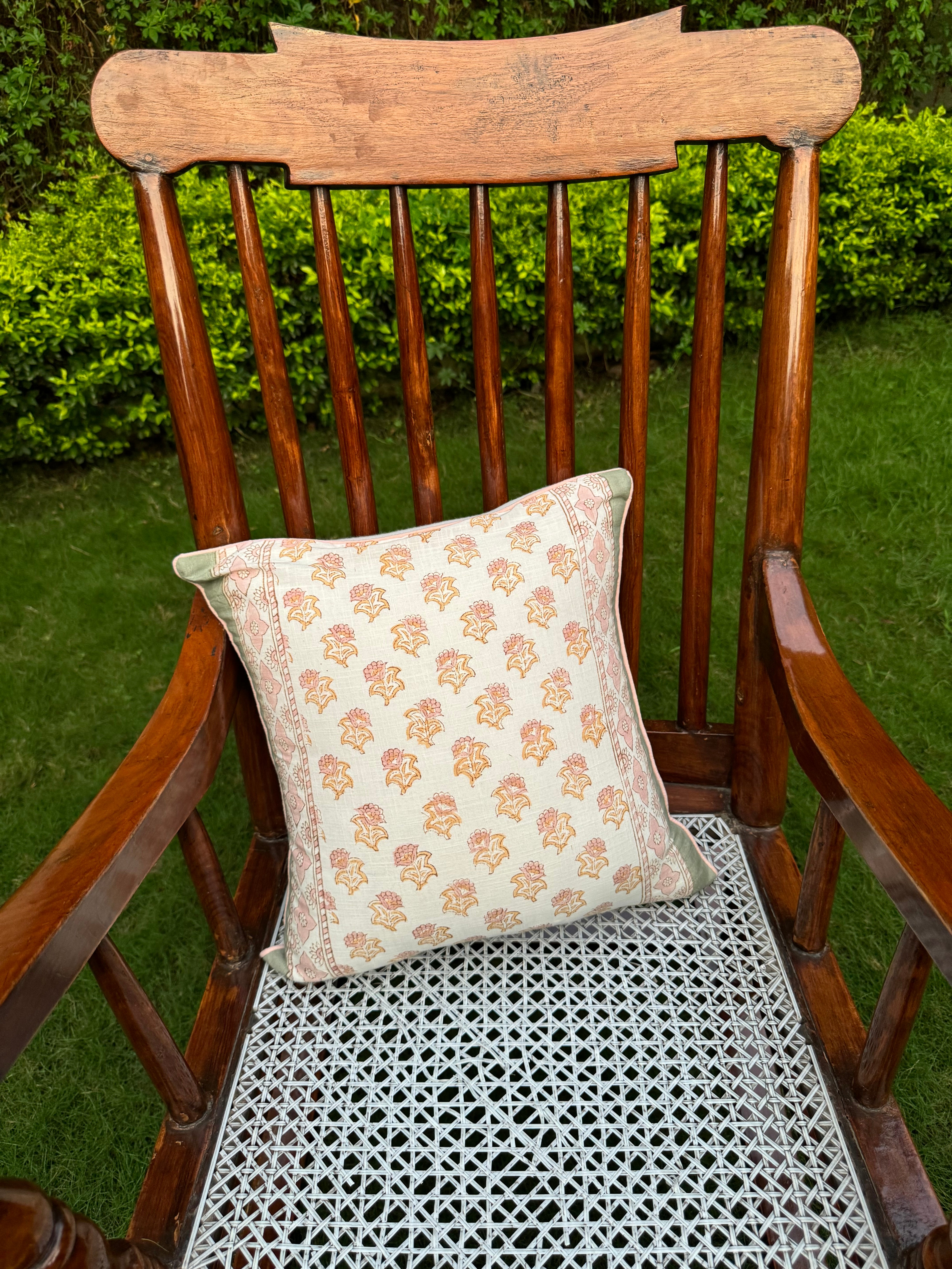 A PAIR OF HANDBLOCK PRINTED 16*16 INCHES CUSHION COVER