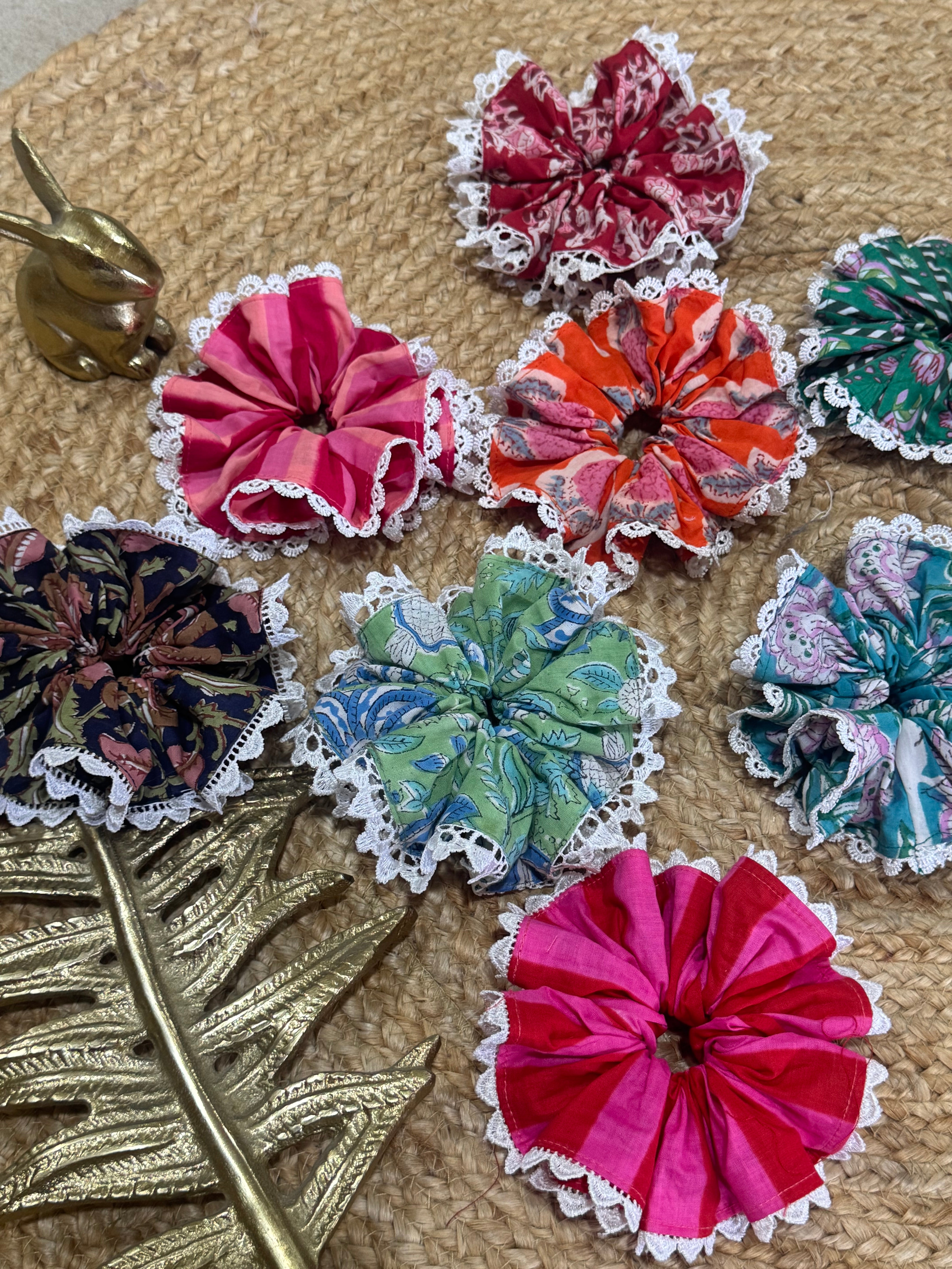 LARGE SIZE BLOCK PRINTED SCRUNCHIES WITH LACE