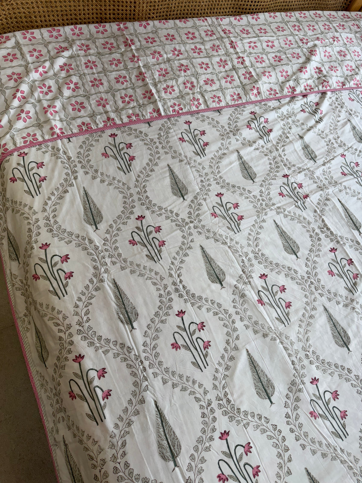 CREME BASE DOUBLE BED HANDBLOCK PRINTED REVERSIBLE MULMUL DOHAR