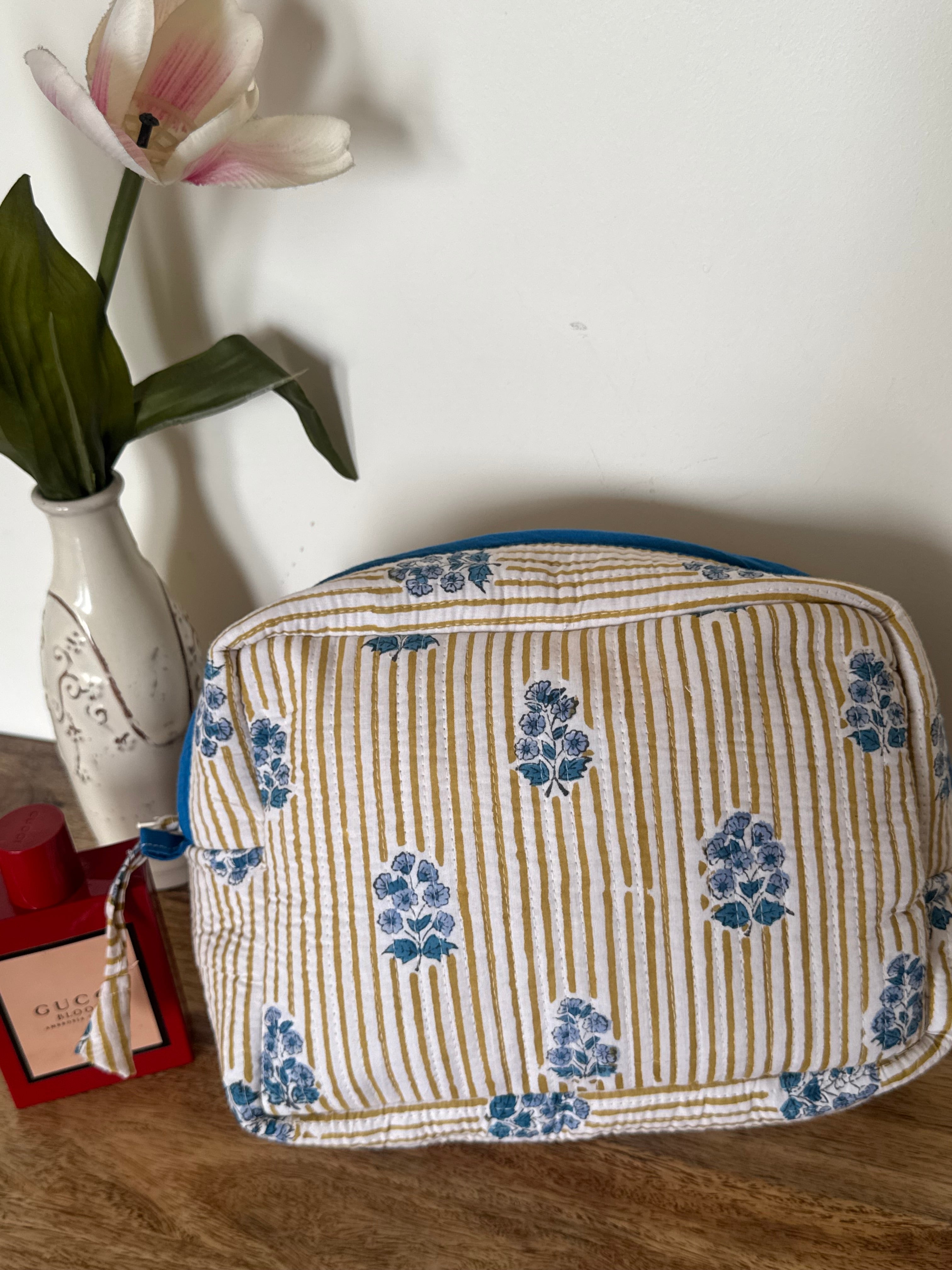 MULTI PURPOSE TOILETRY BAG
