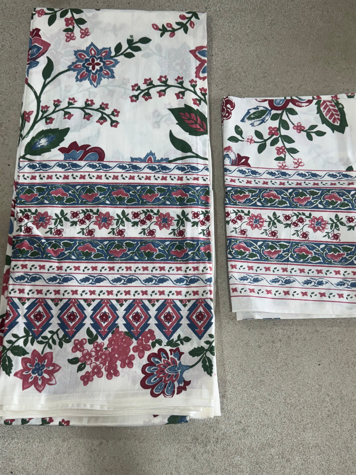 SHALIMAR BEDSHEET WITH TWO REVERSIBLE PILLOW COVERS