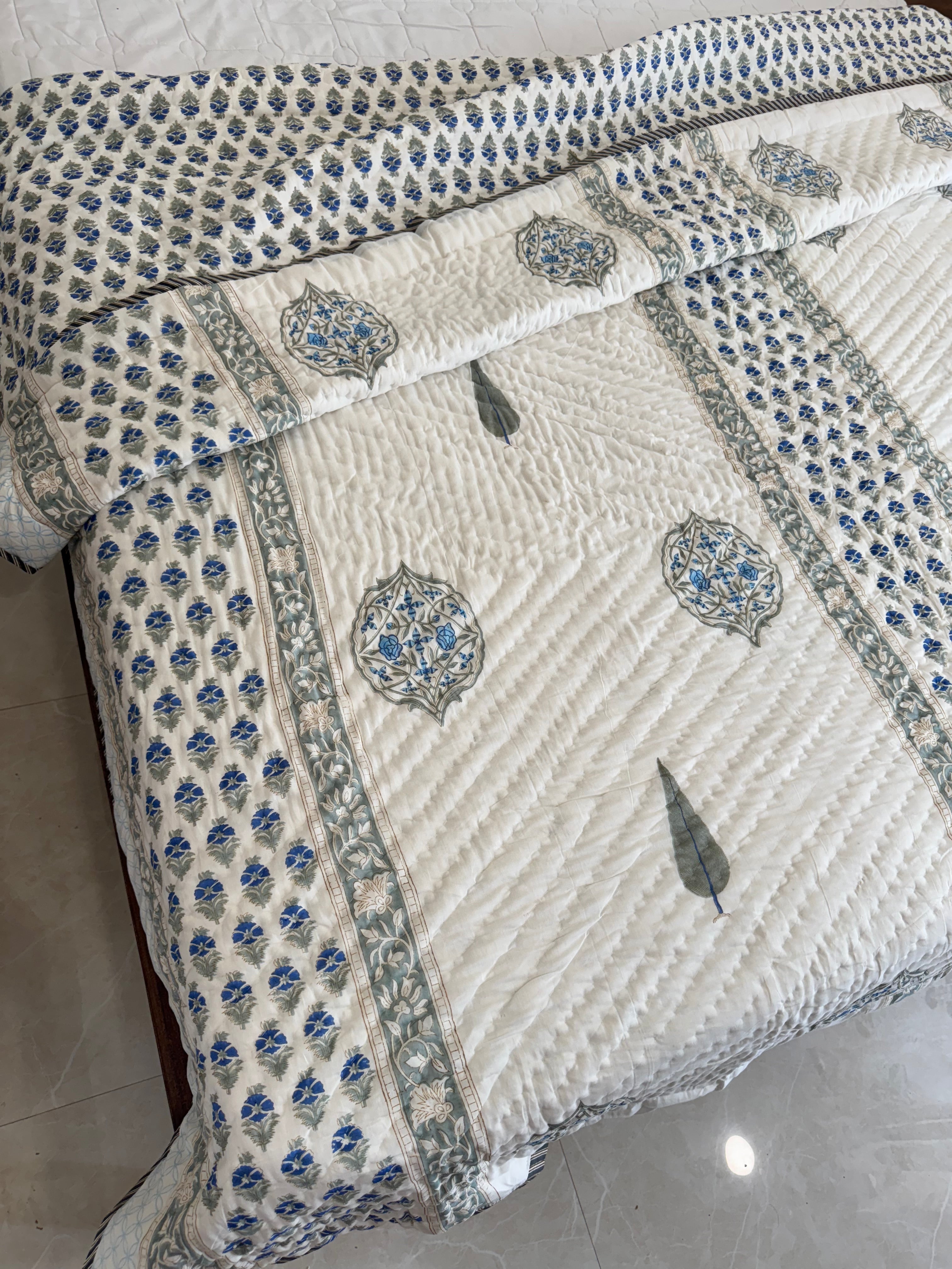 HAND BLOCK PRINTED REVERSIBLE QUILT (DOUBLE BED)