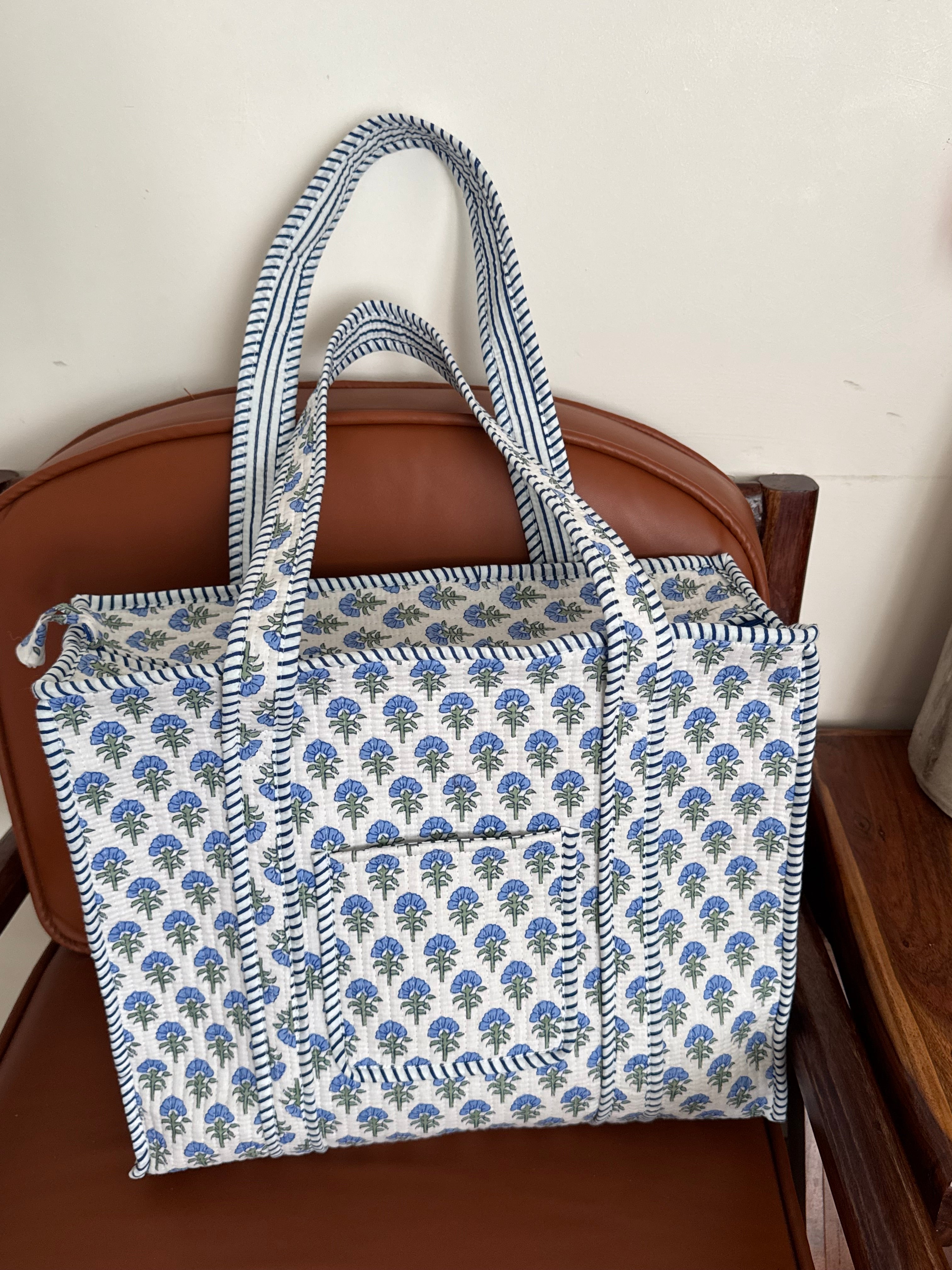 MEDIUM TOTE BAG WITH THREE POCKETS
