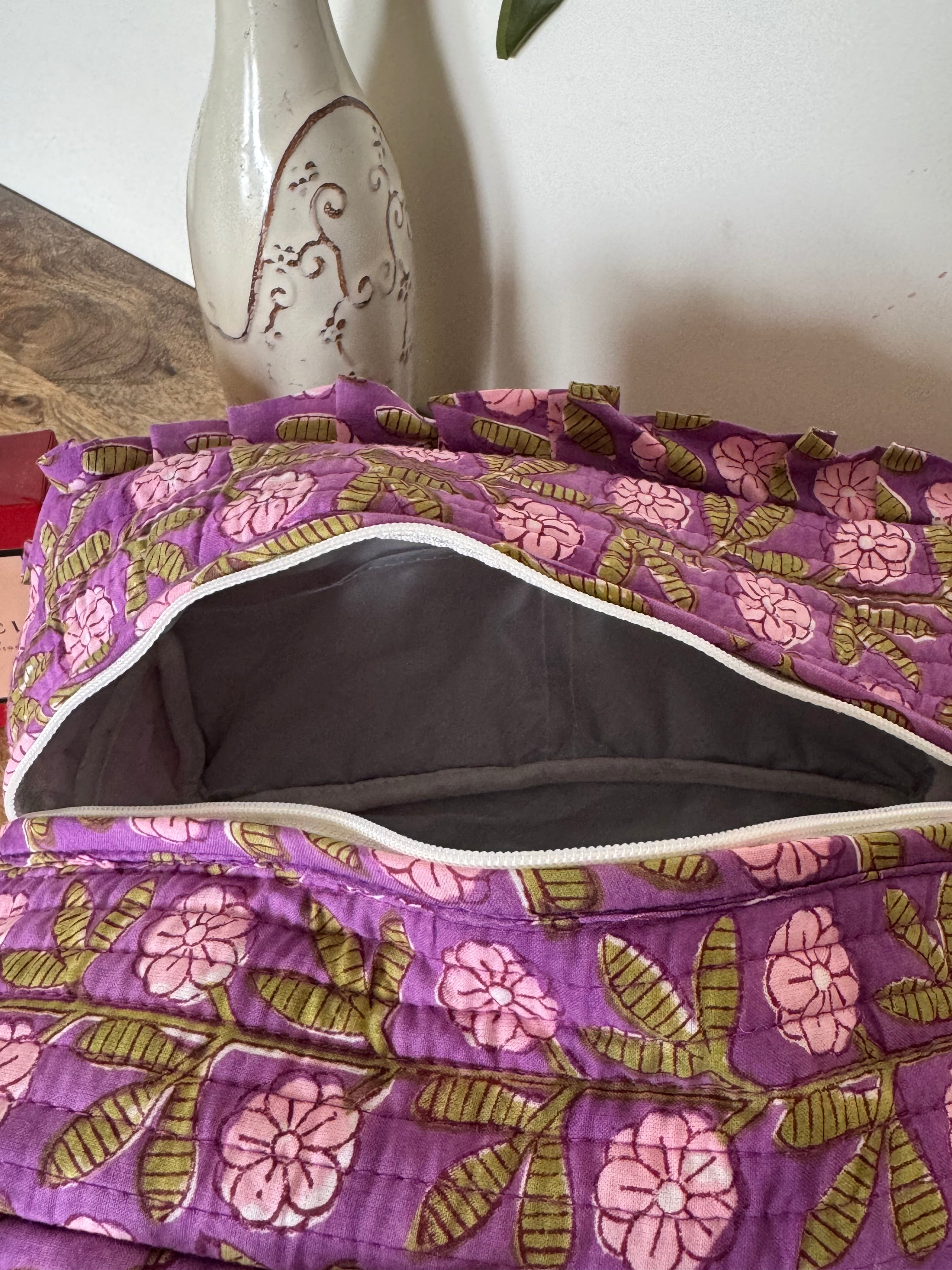 FRILL TOILETRY BAG