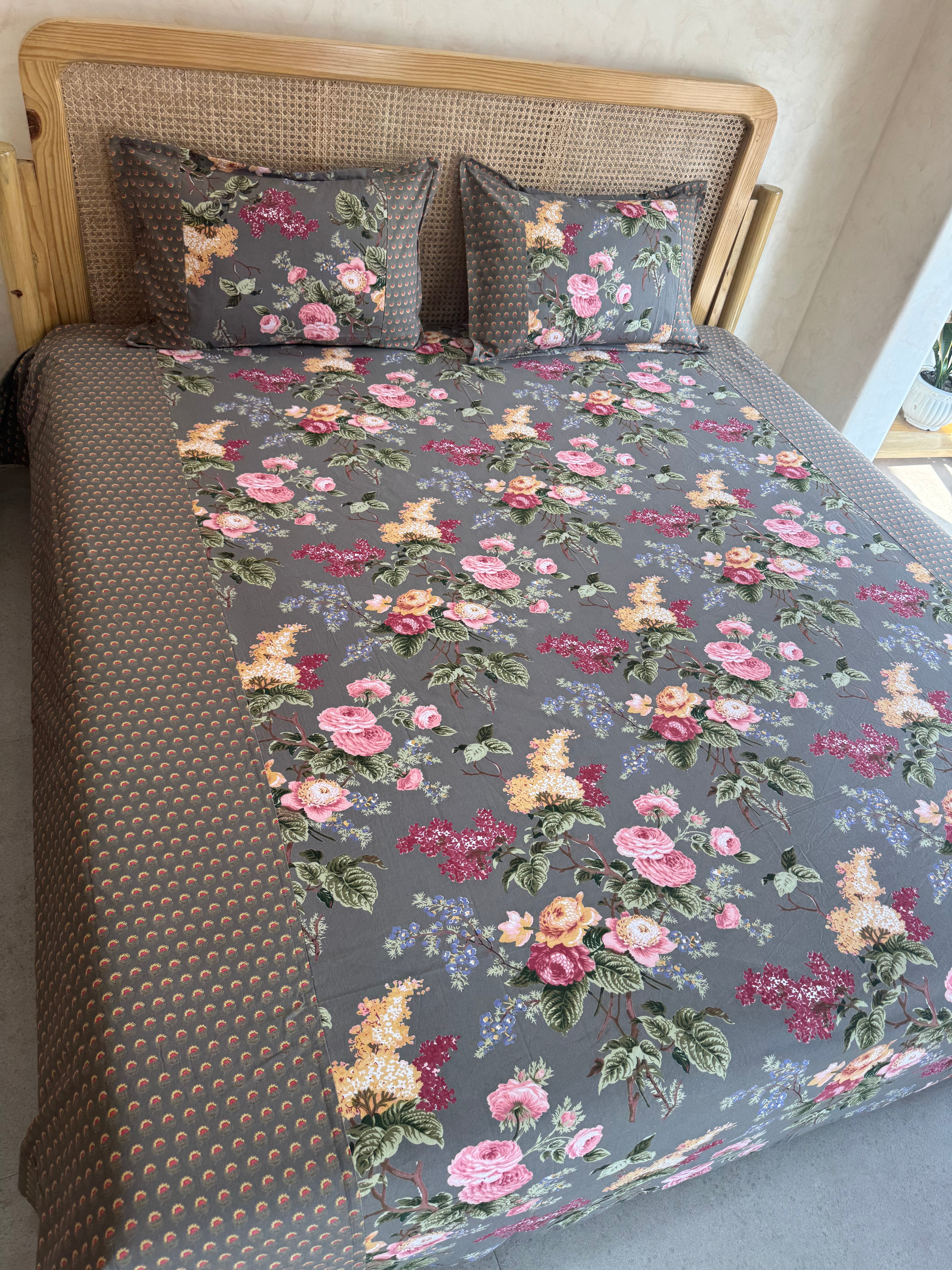 KANAK BEDSHEET WITH TWO PILLOW CASES