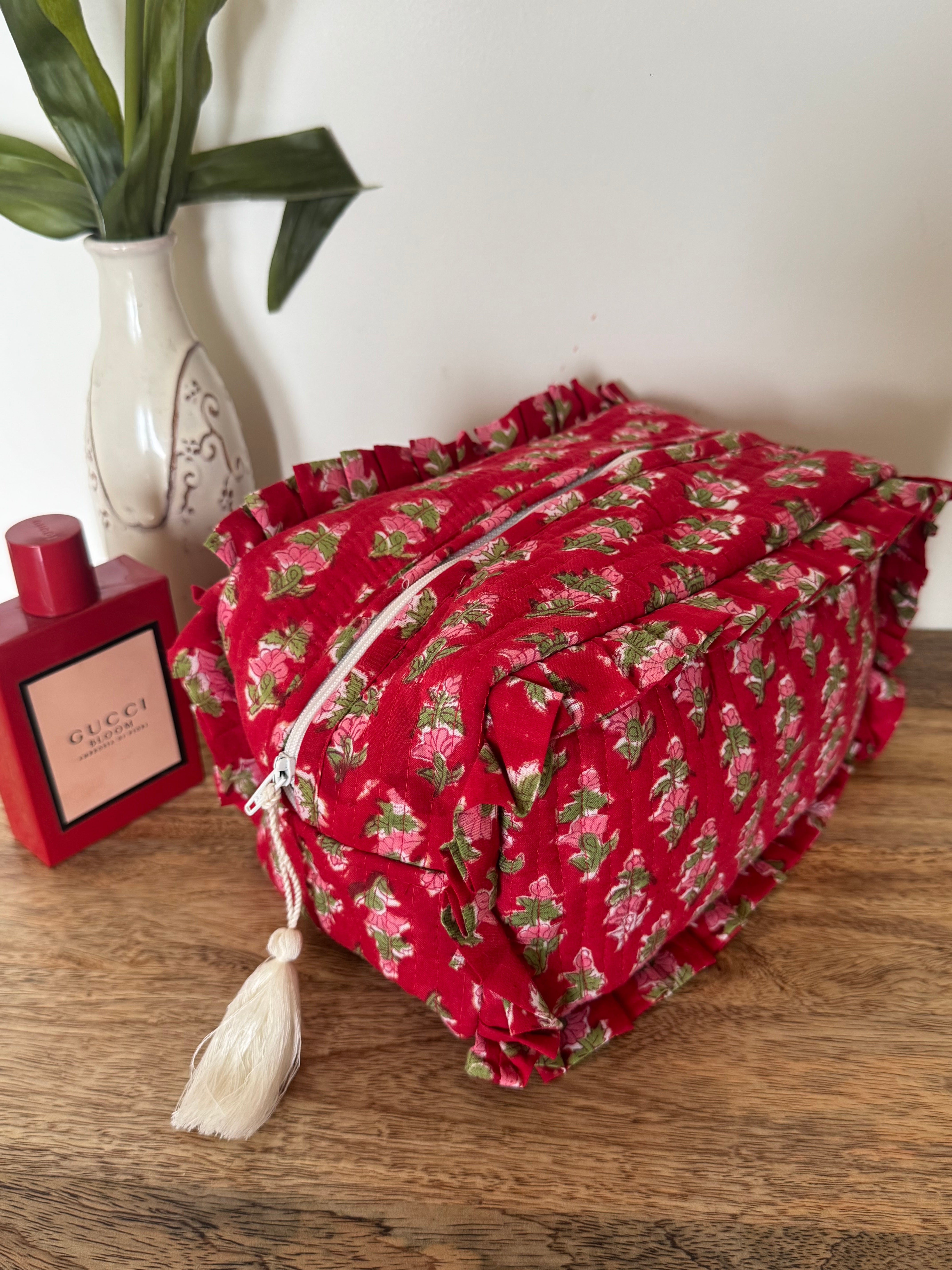 FRILL TOILETRY BAG