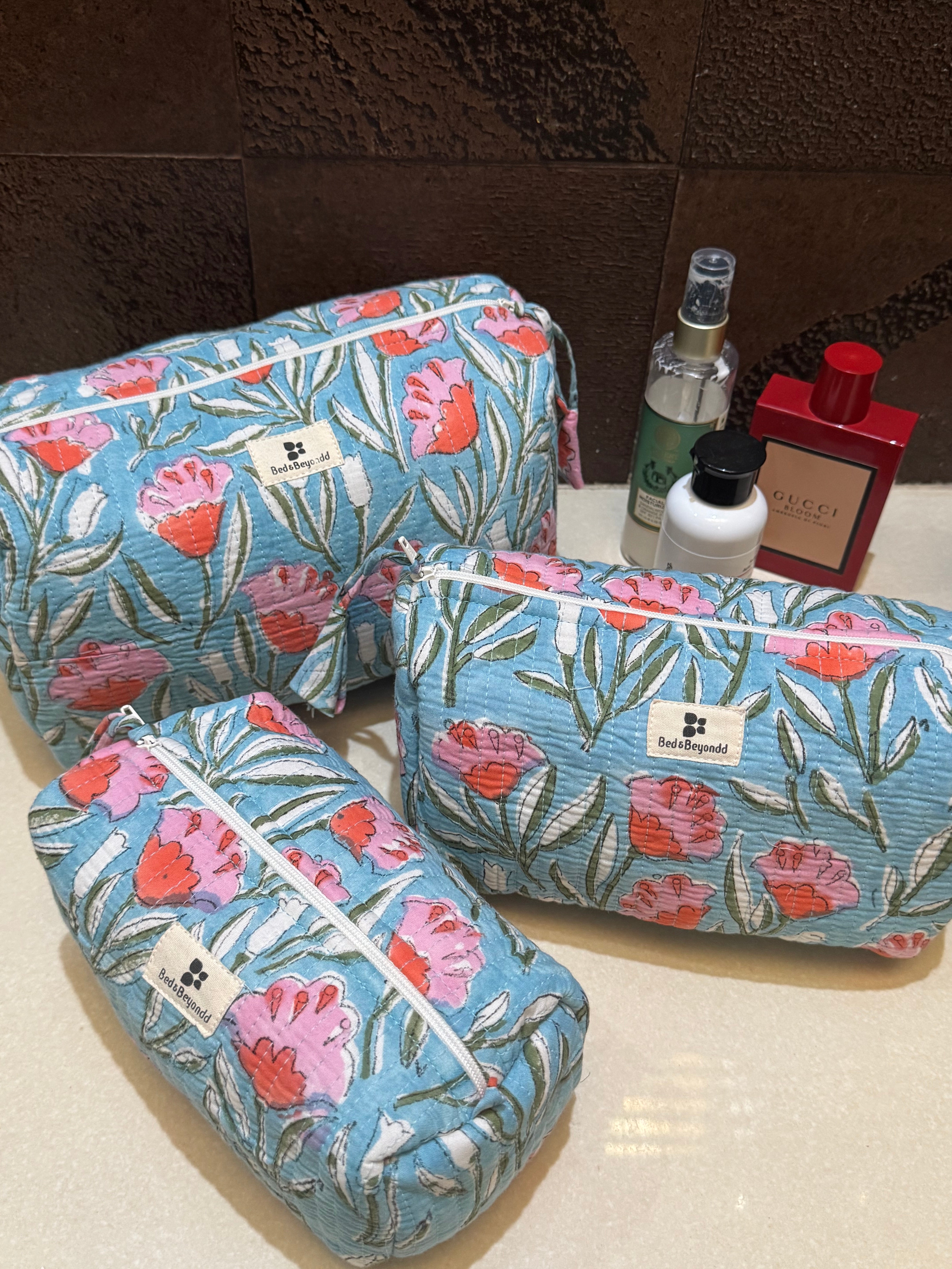 SET OF THREE MULTI PURPOSE TOILETRY BAGS