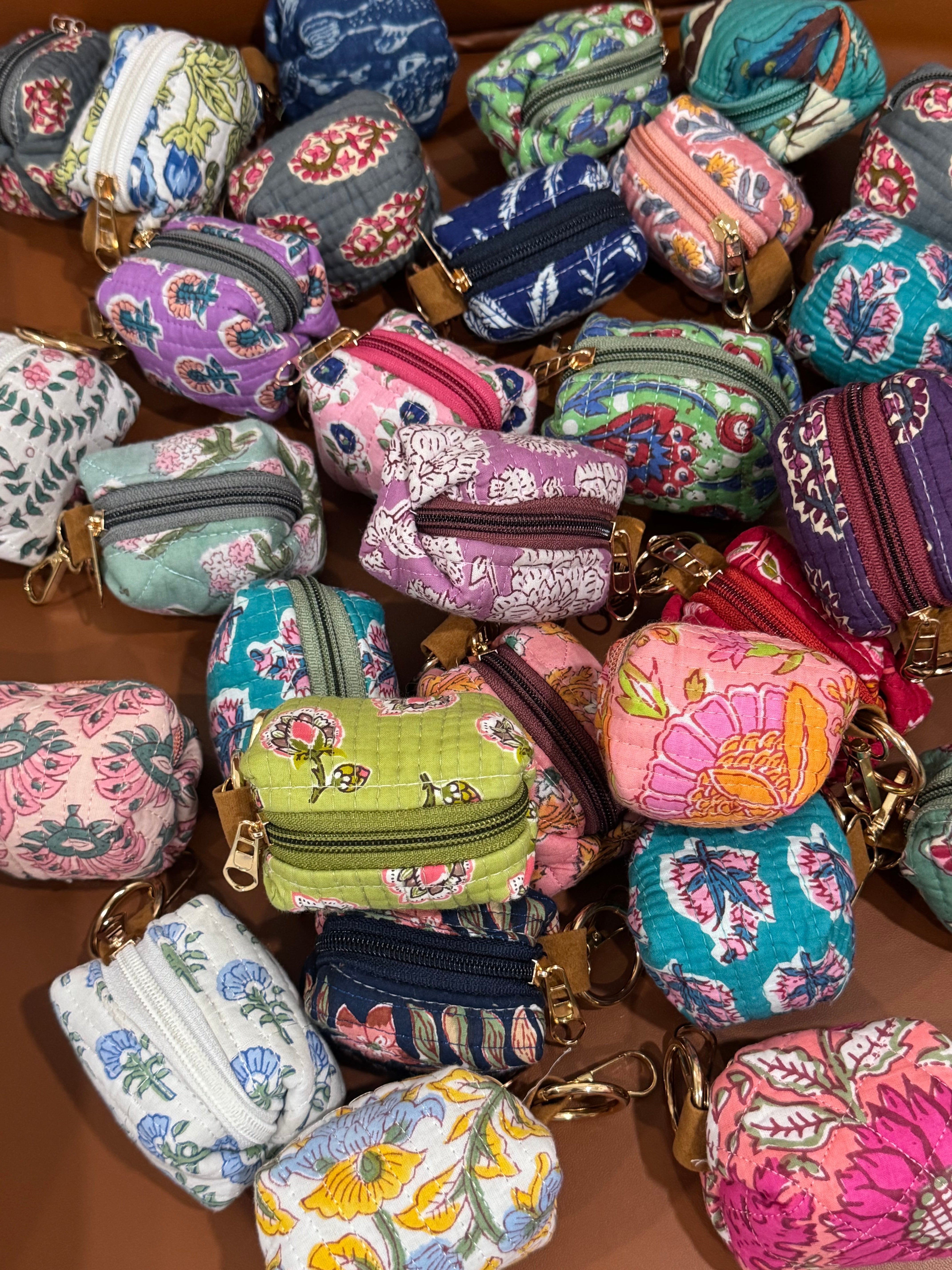 AIRPOD POUCH / COIN POUCH KEYCHAIN WITH ZIP