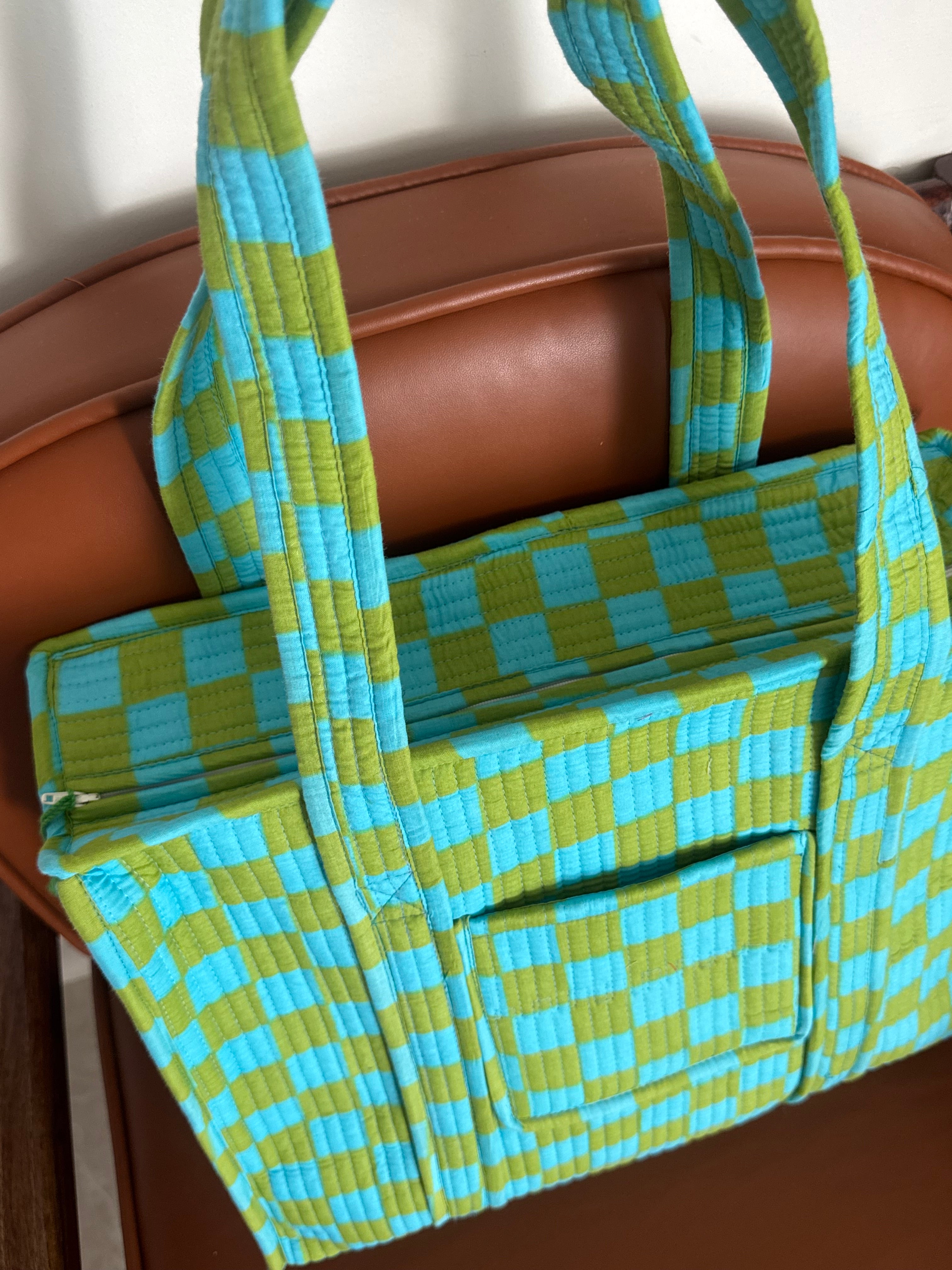 MEDIUM TOTE BAG WITH THREE POCKETS