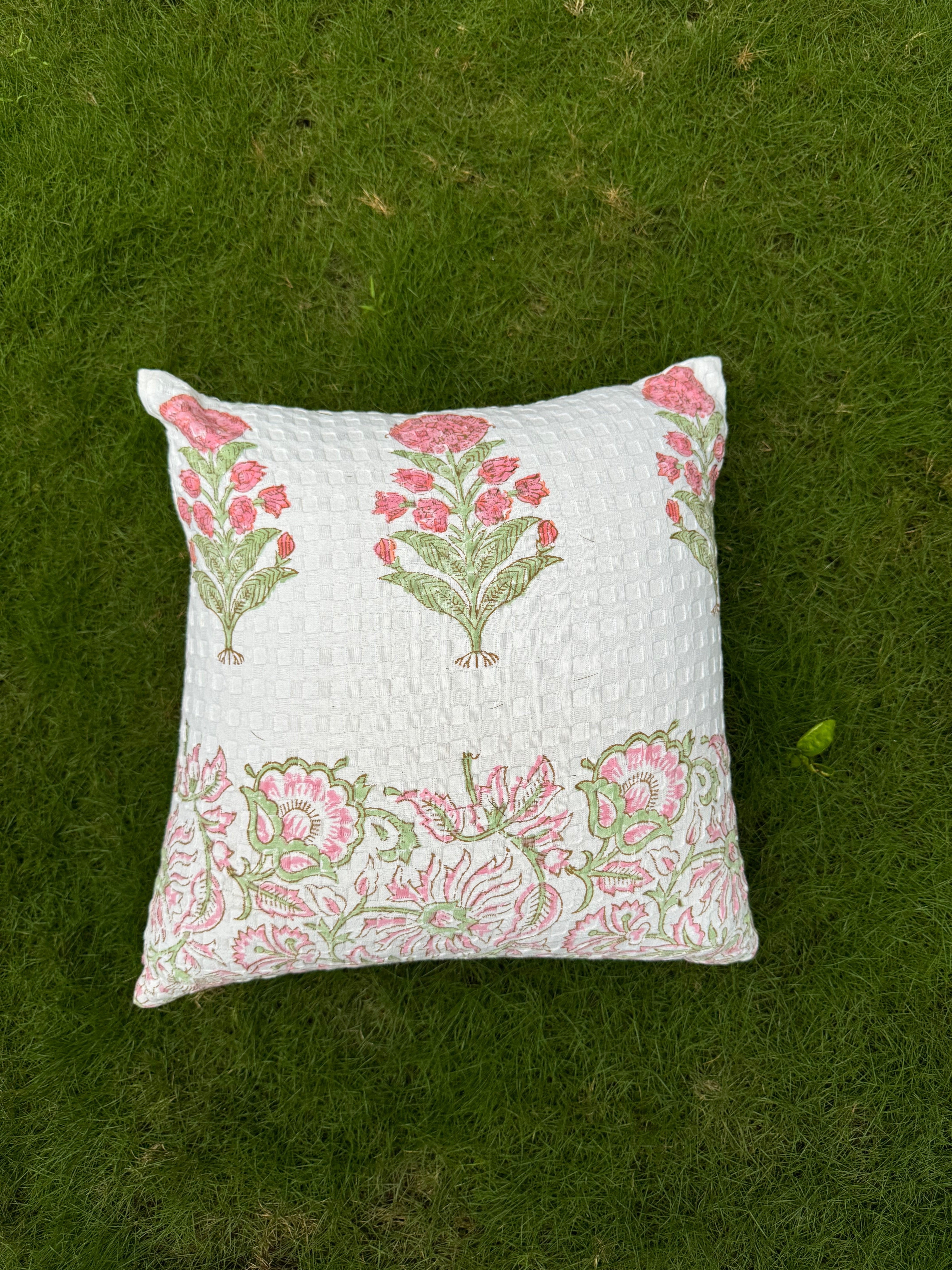 A PAIR OF HANDBLOCK PRINTED 16*16 INCHES CUSHION COVER