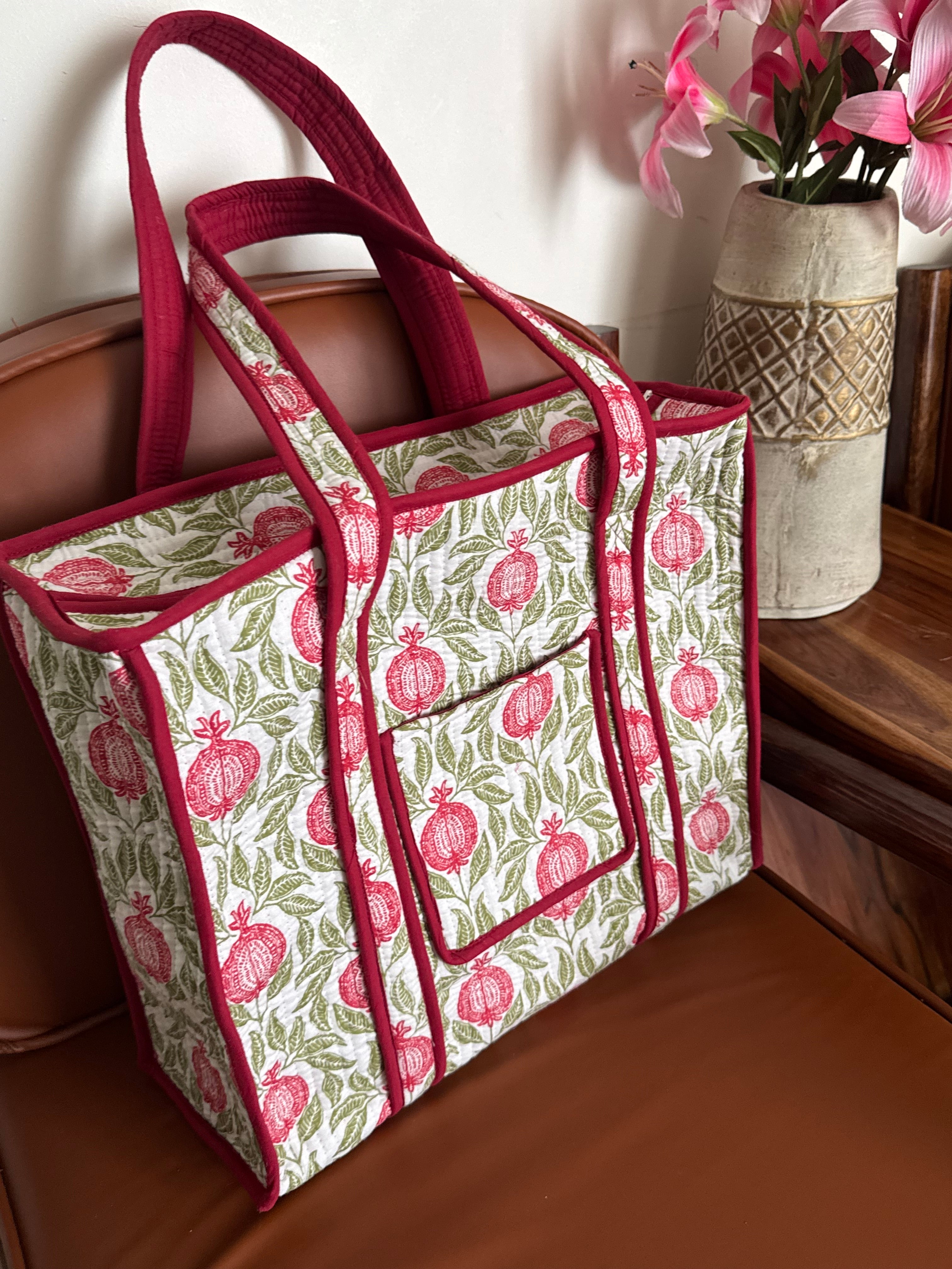 MEDIUM TOTE BAG WITH THREE POCKETS