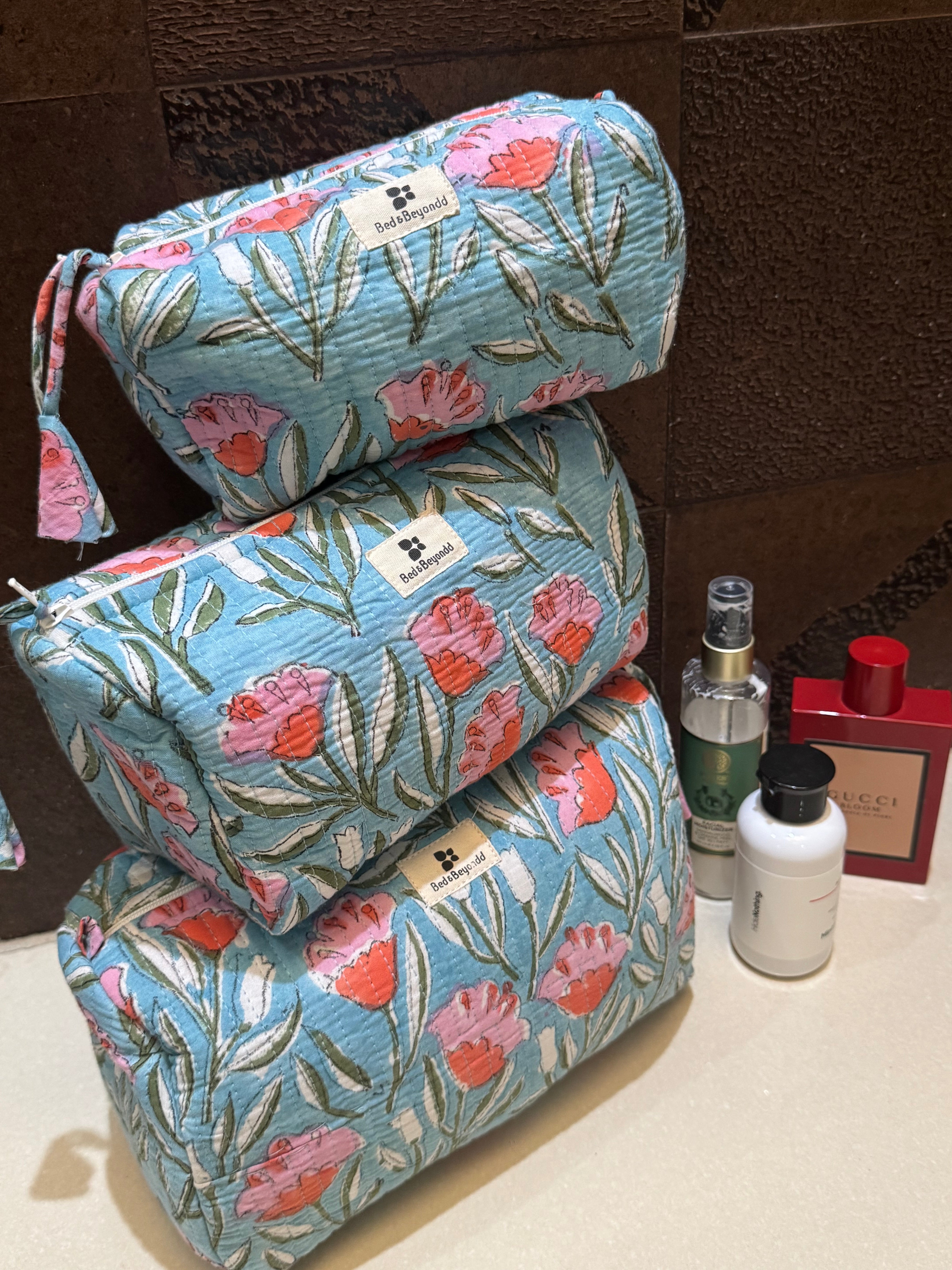 SET OF THREE MULTI PURPOSE TOILETRY BAGS