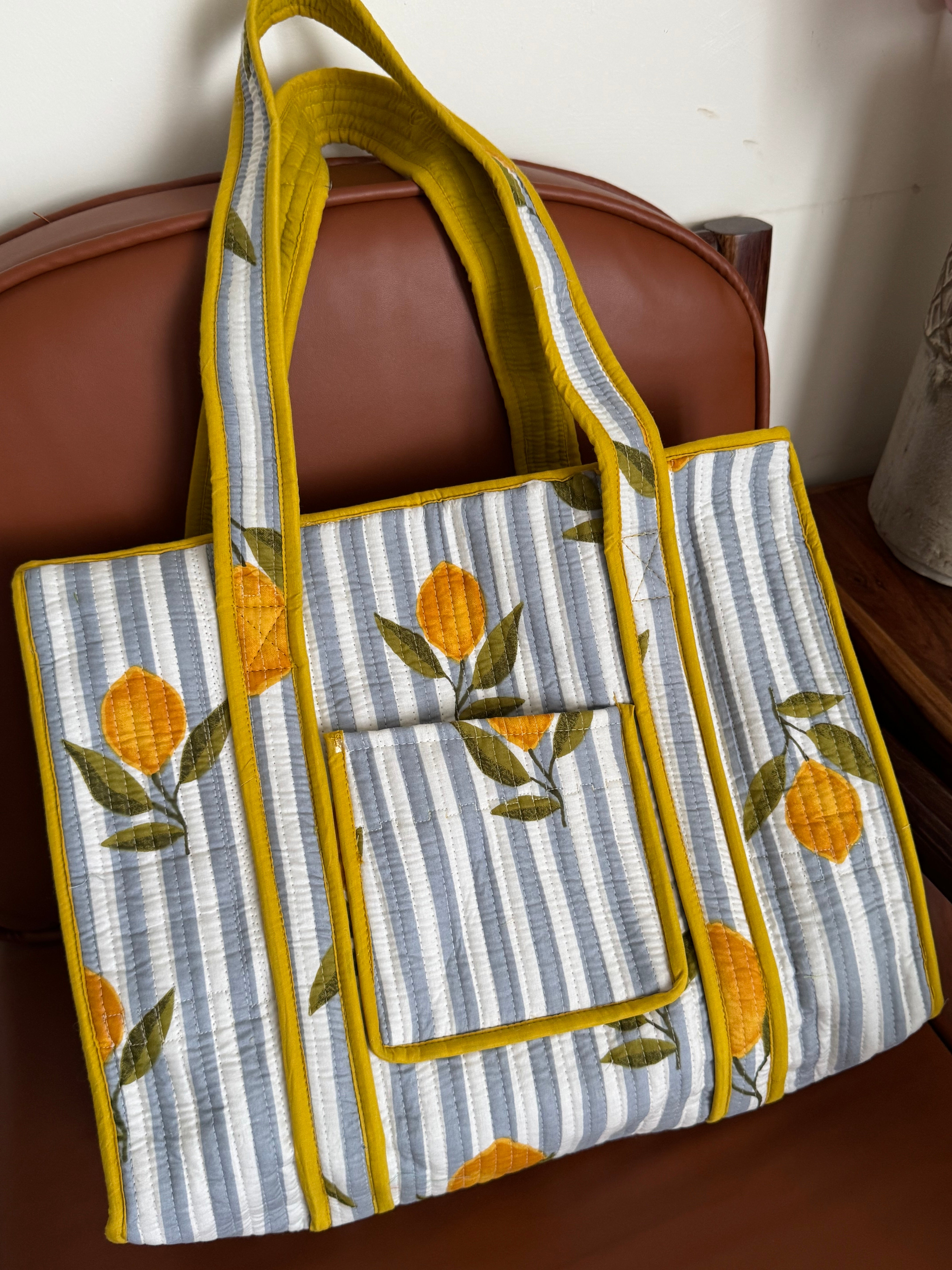 MEDIUM TOTE BAG WITH THREE POCKETS