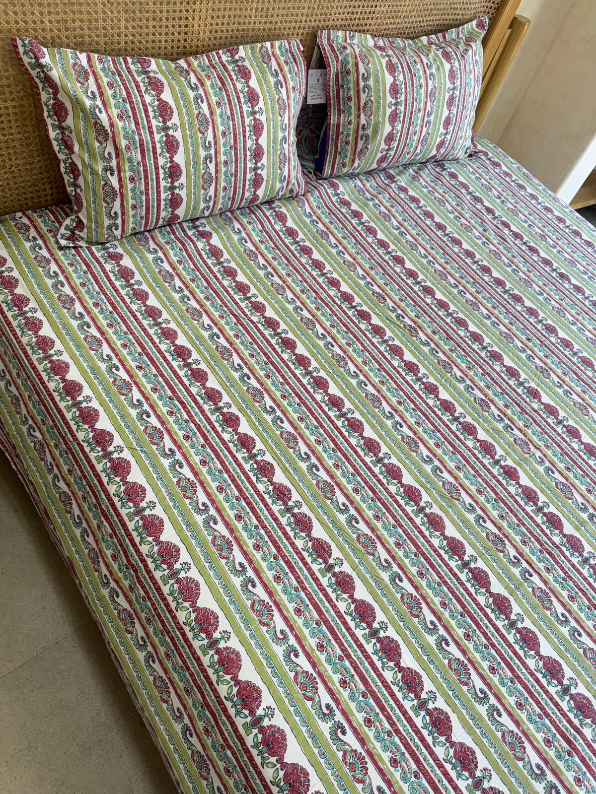 SHALIMAR BEDSHEET WITH TWO REVERSIBLE PILLOW COVERS