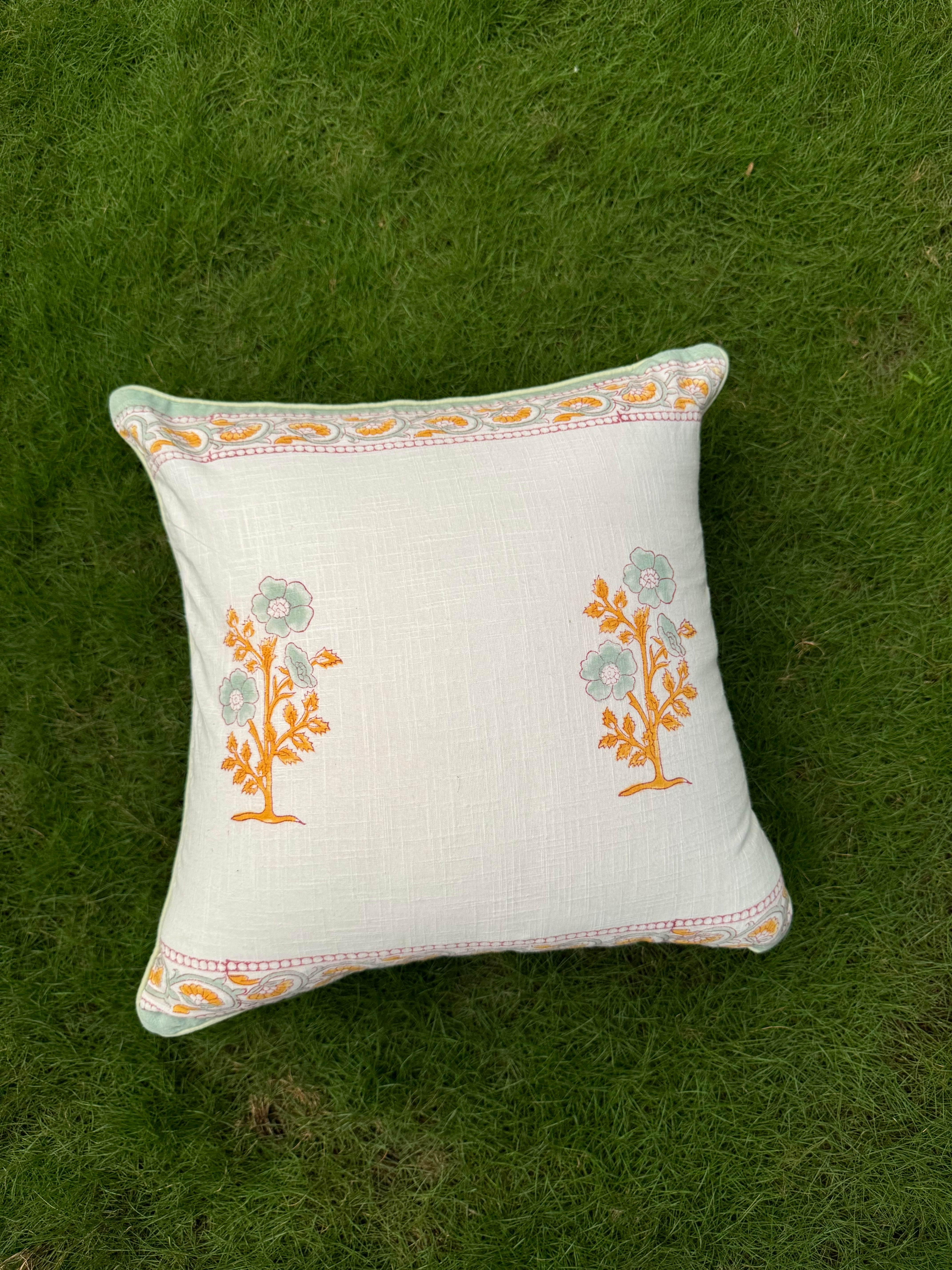 A PAIR OF HANDBLOCK PRINTED 16*16 INCHES CUSHION COVER