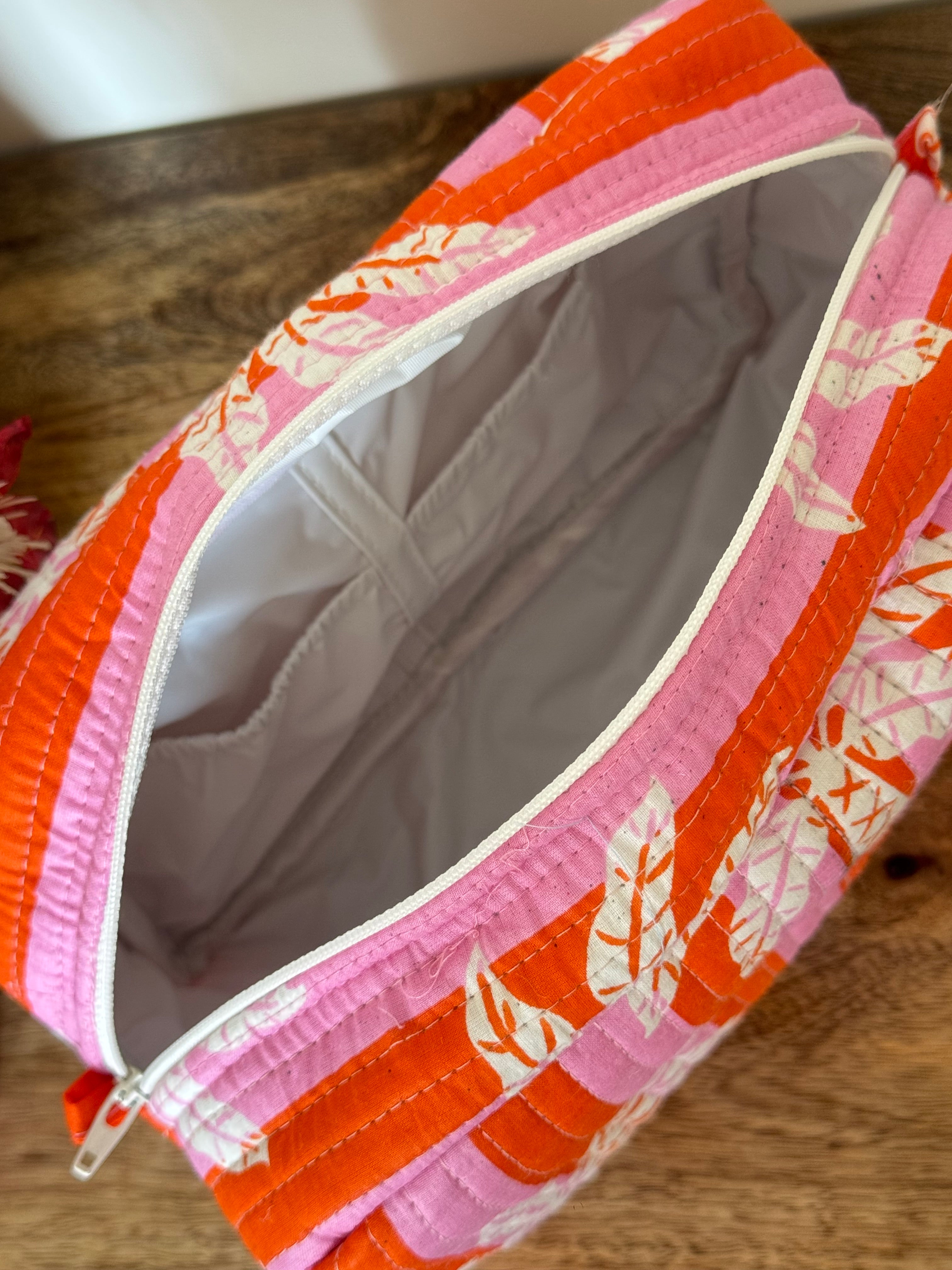 MULTI PURPOSE TOILETRY BAG
