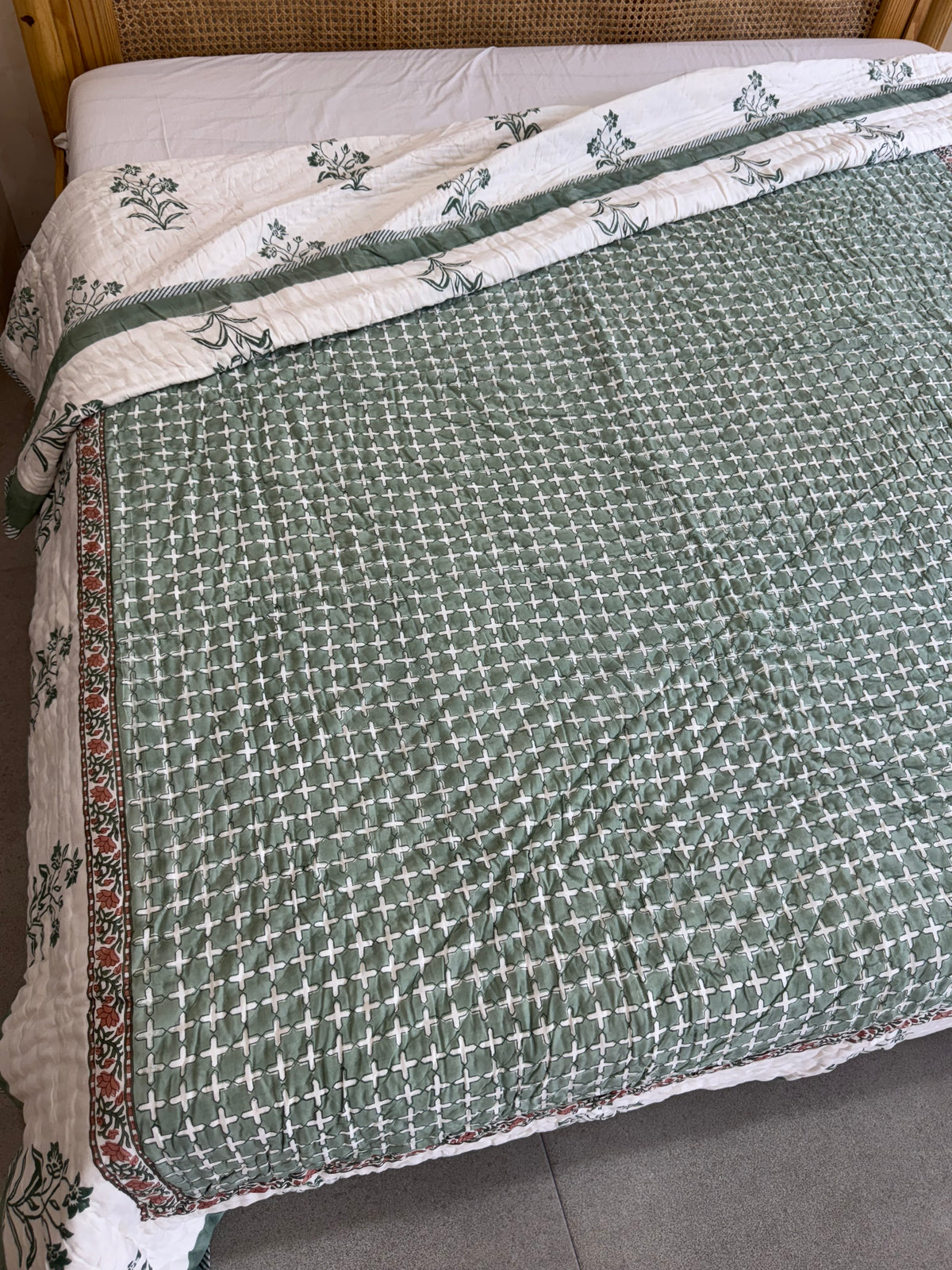 HAND BLOCK PRINTED REVERSIBLE QUILT (DOUBLE BED)