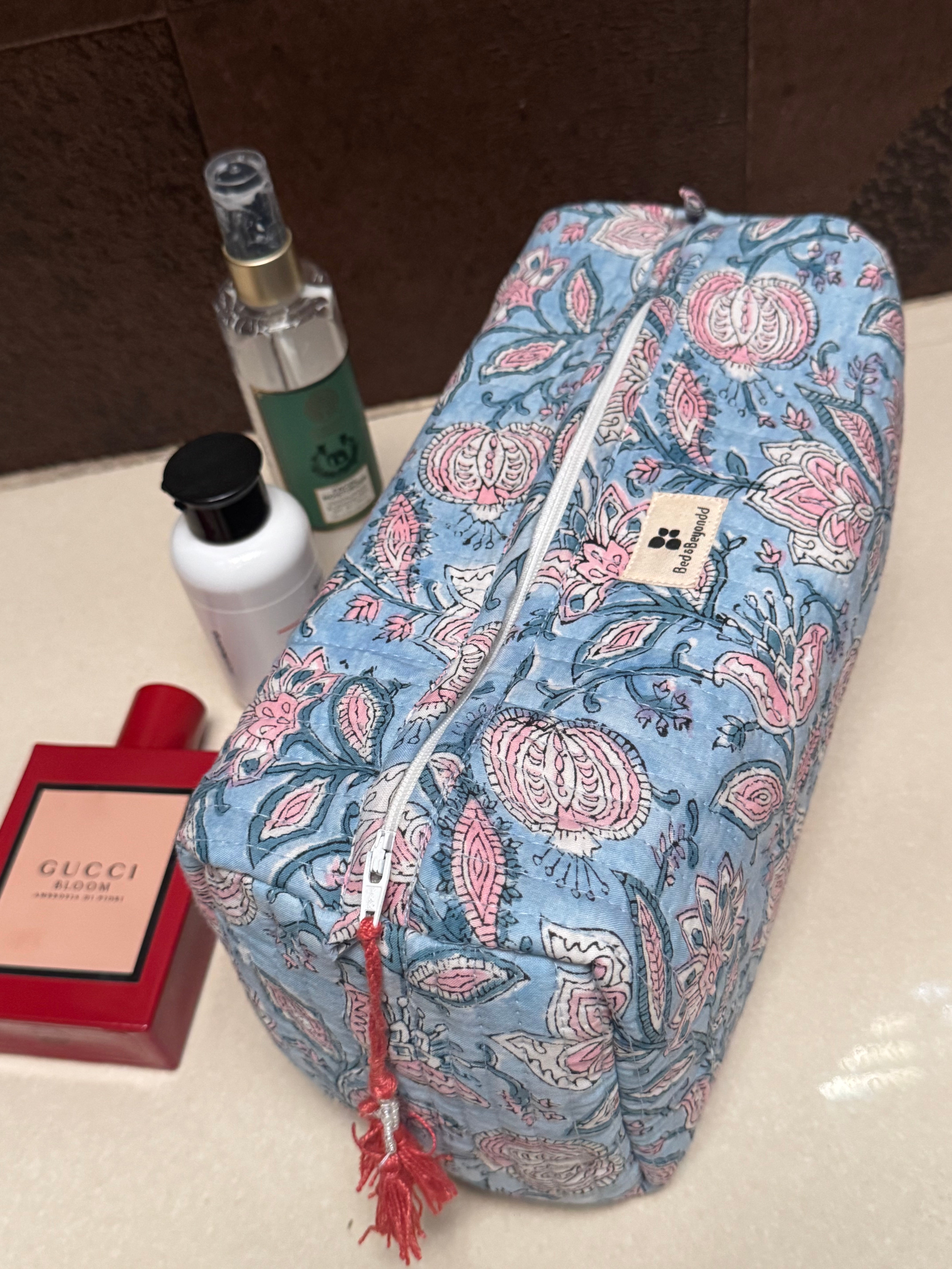MULTI PURPOSE TOILETRY BAG