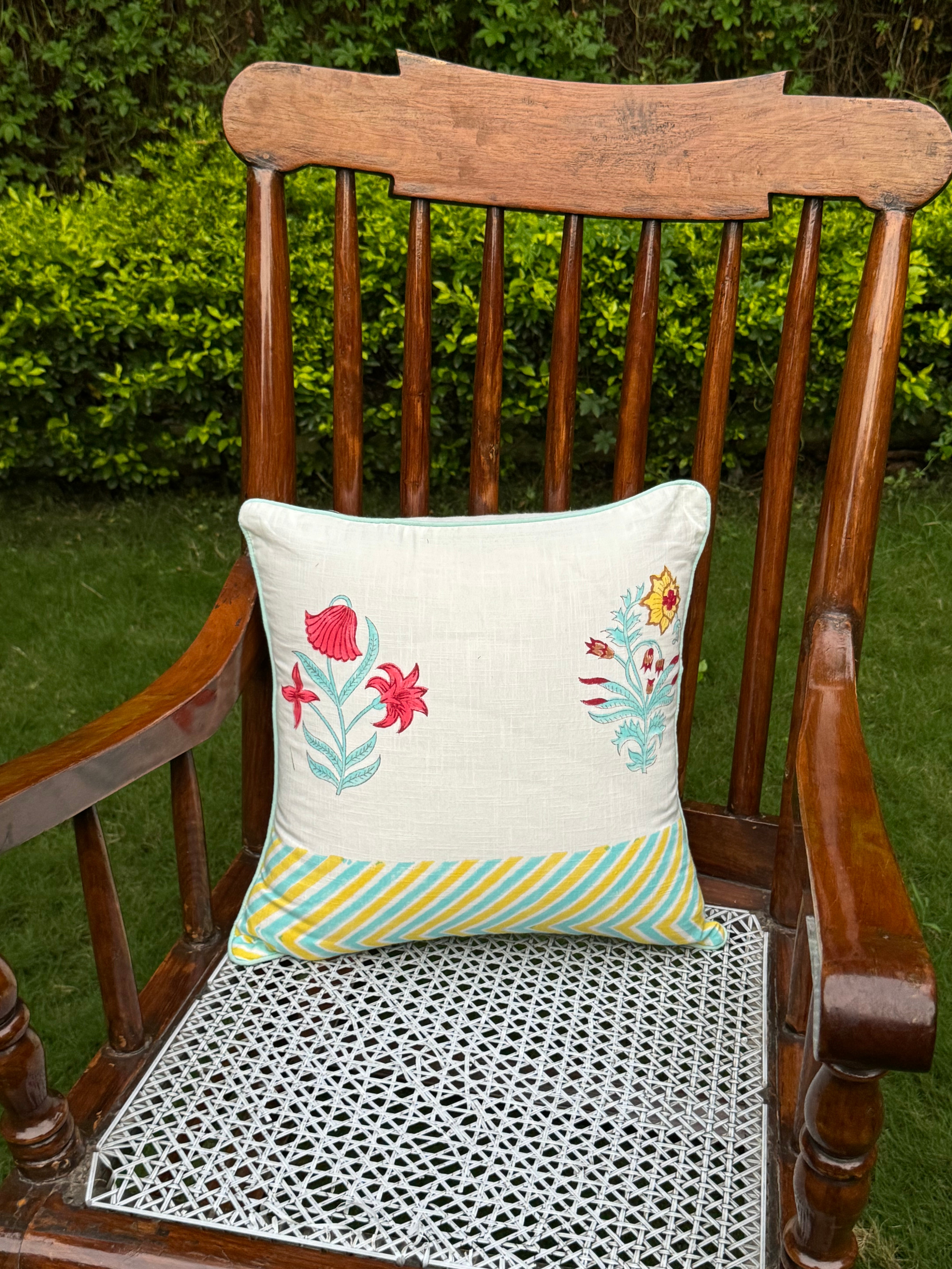 A PAIR OF HANDBLOCK PRINTED 16*16 INCHES CUSHION COVER