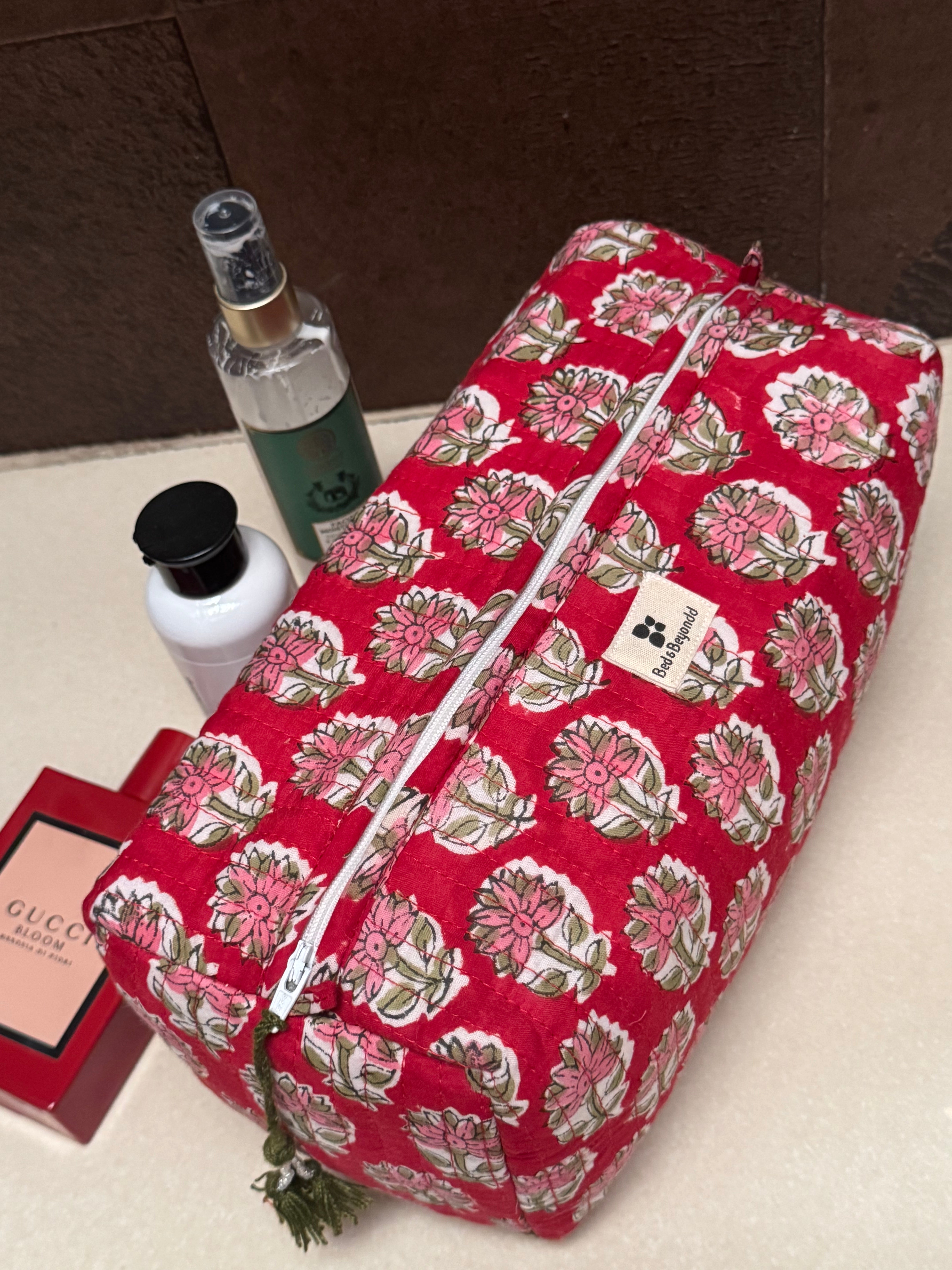 MULTI PURPOSE TOILETRY BAG