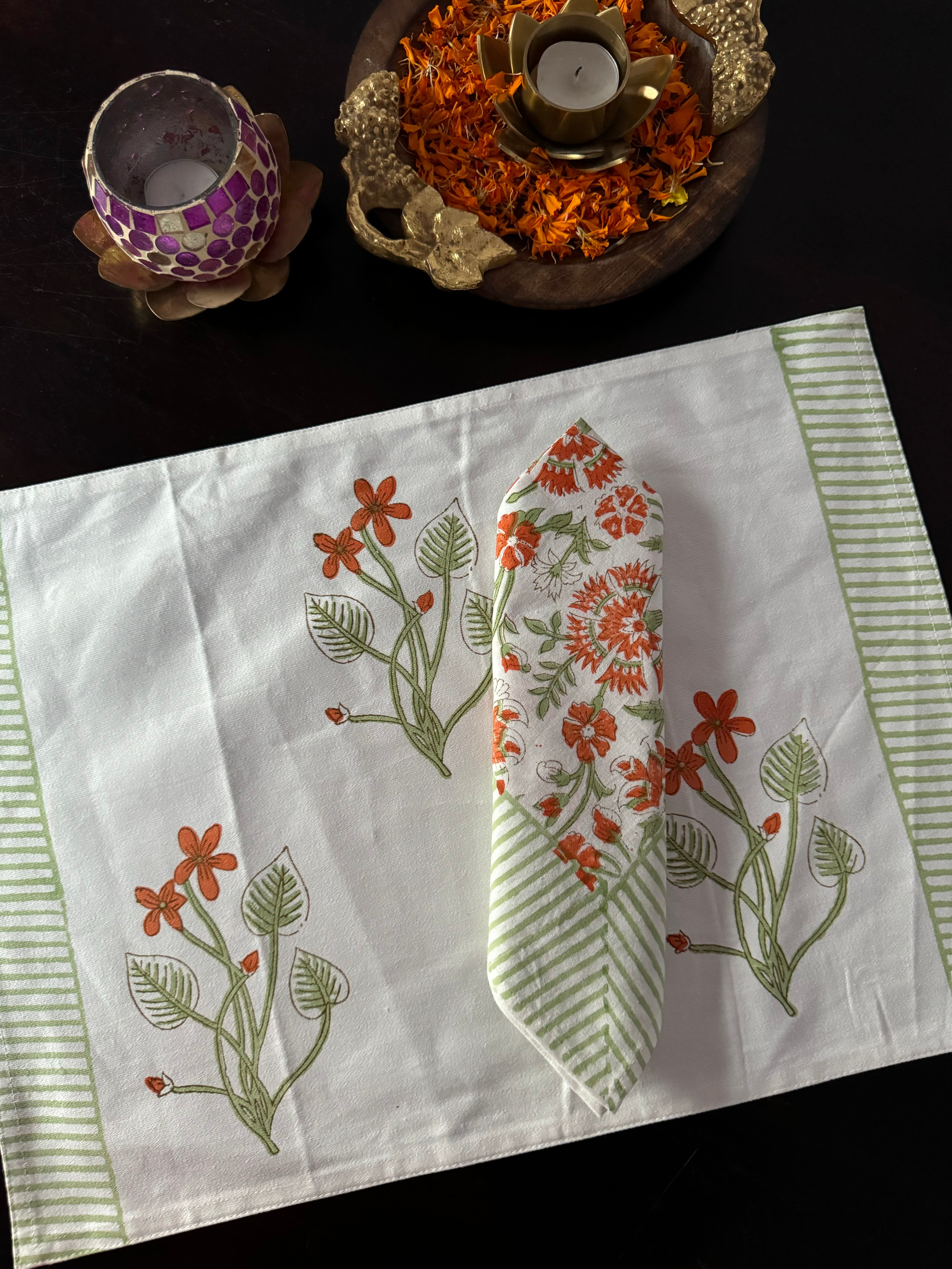 A PAIR HANDBLOCK PRINTED TABLE MAT AND NAPKIN SET