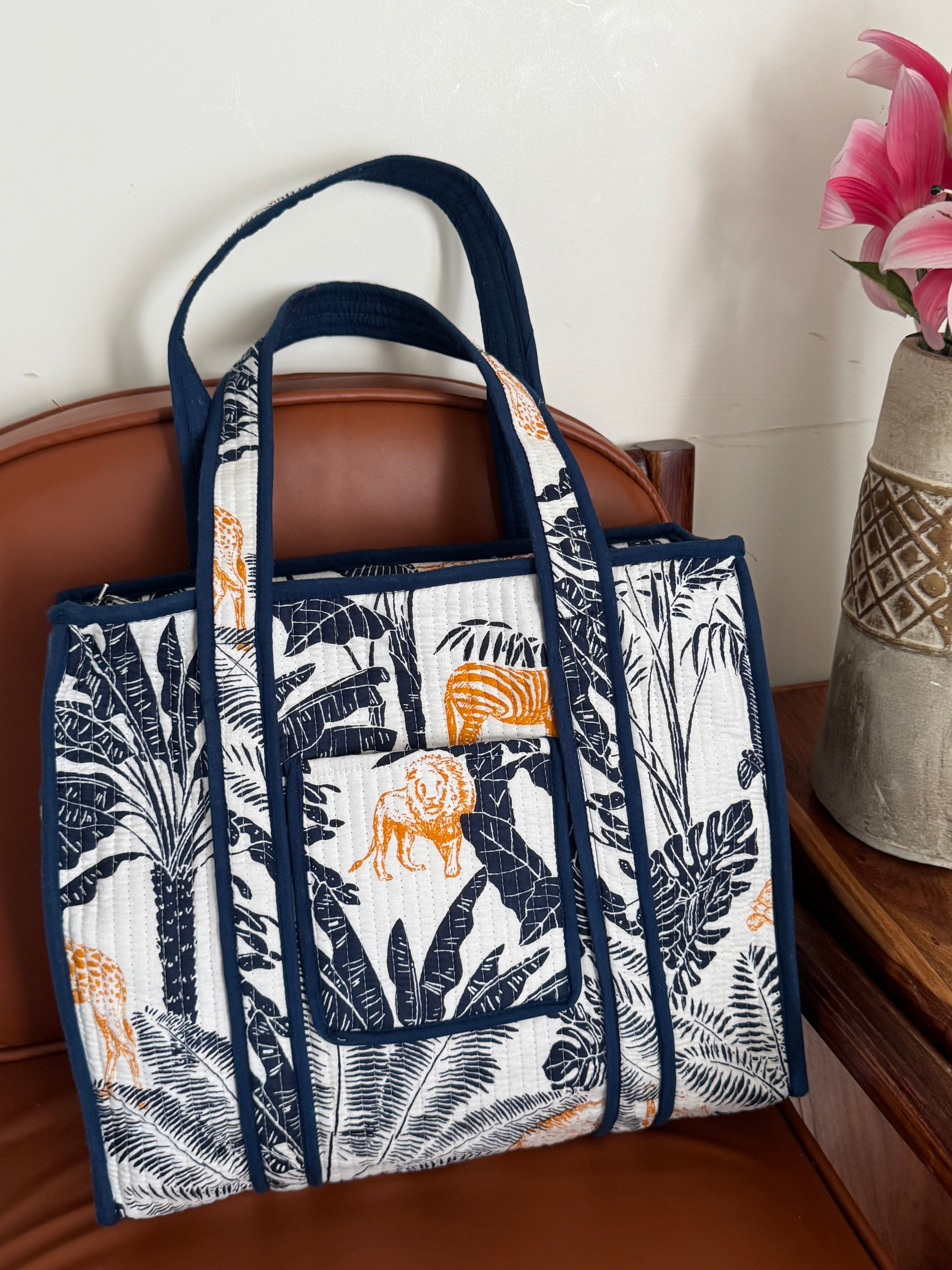 MEDIUM TOTE BAG WITH THREE POCKETS